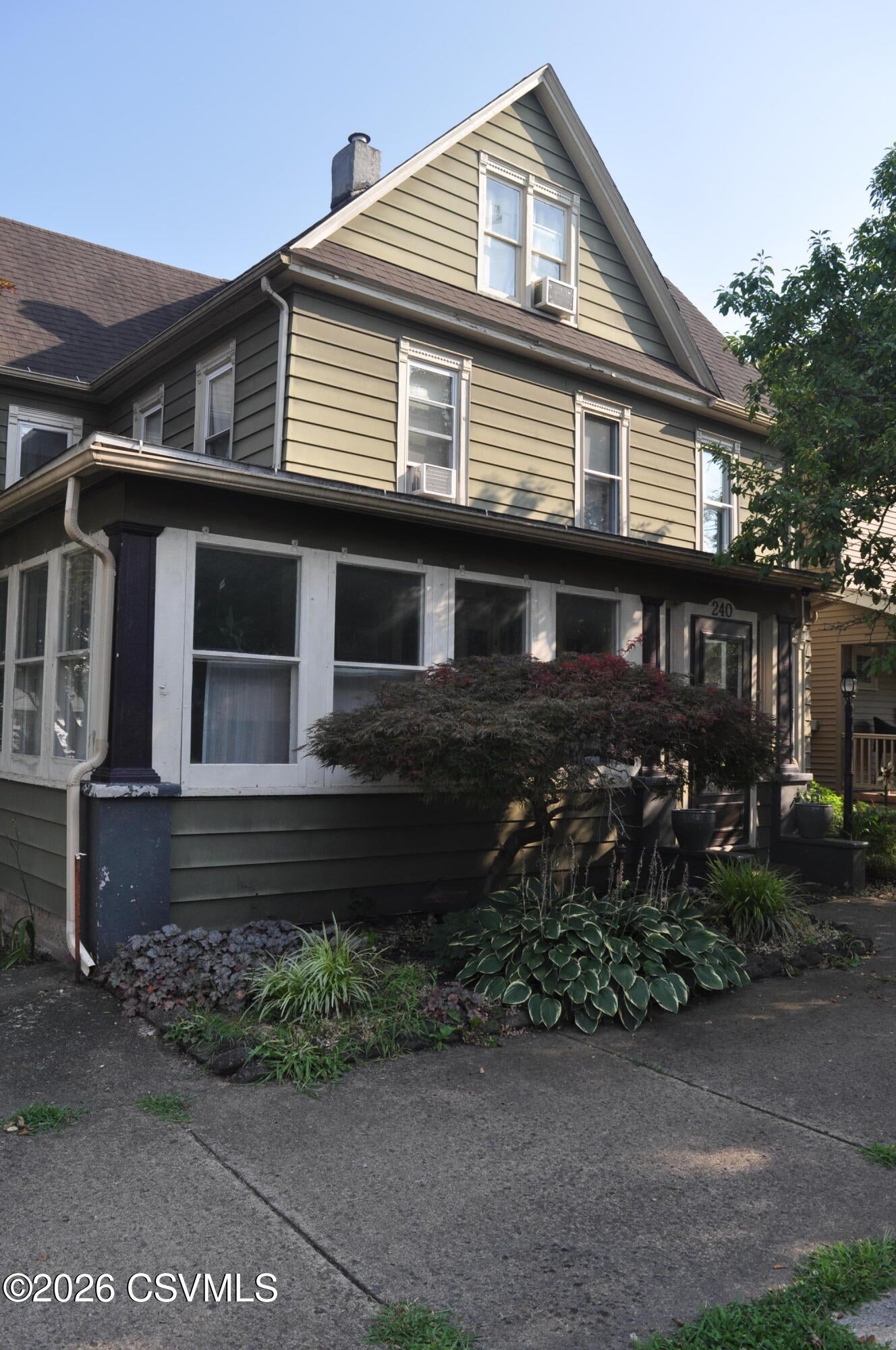 240 e 5th street