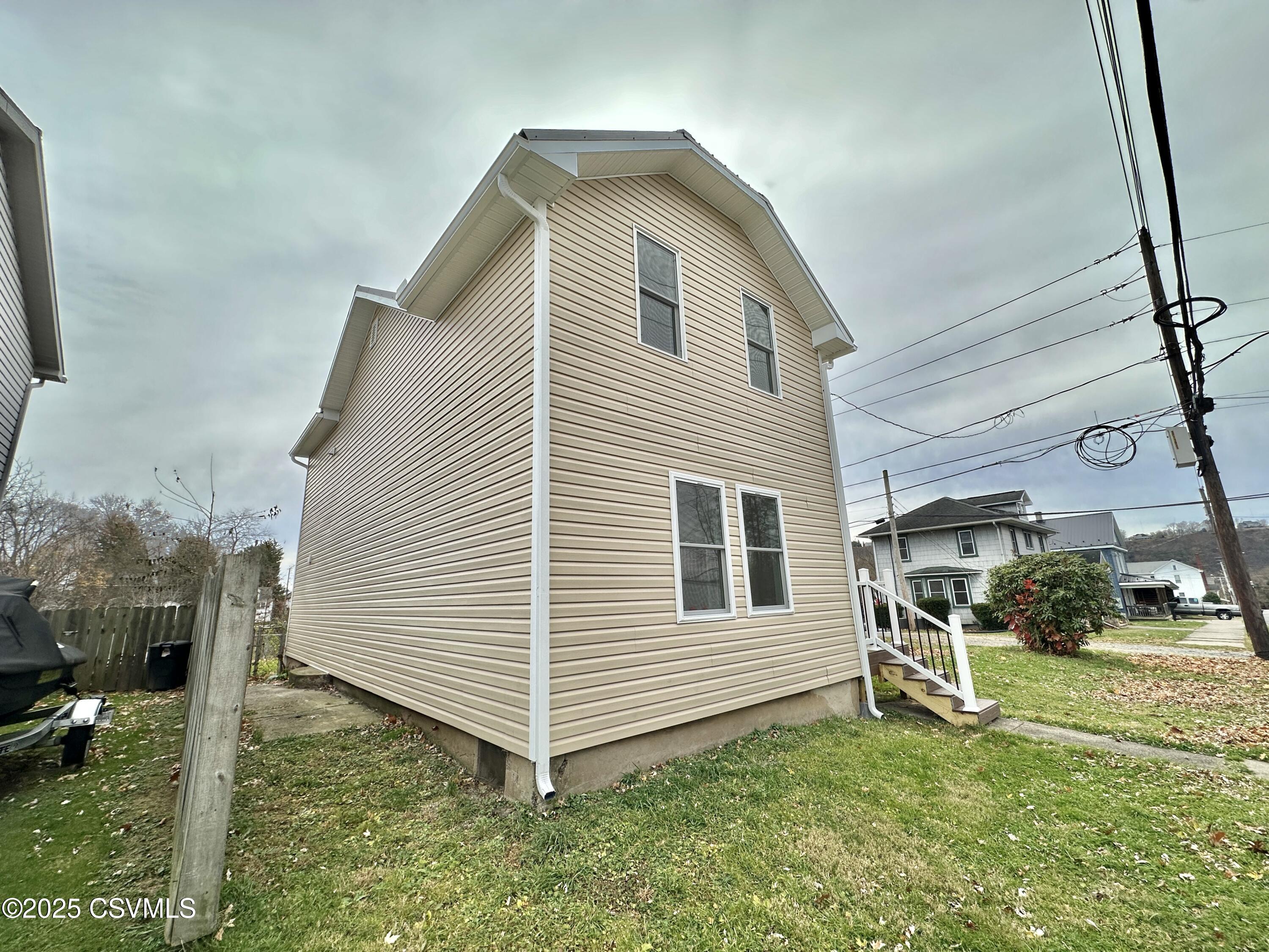 Properties 3 250 8TH STREET Street