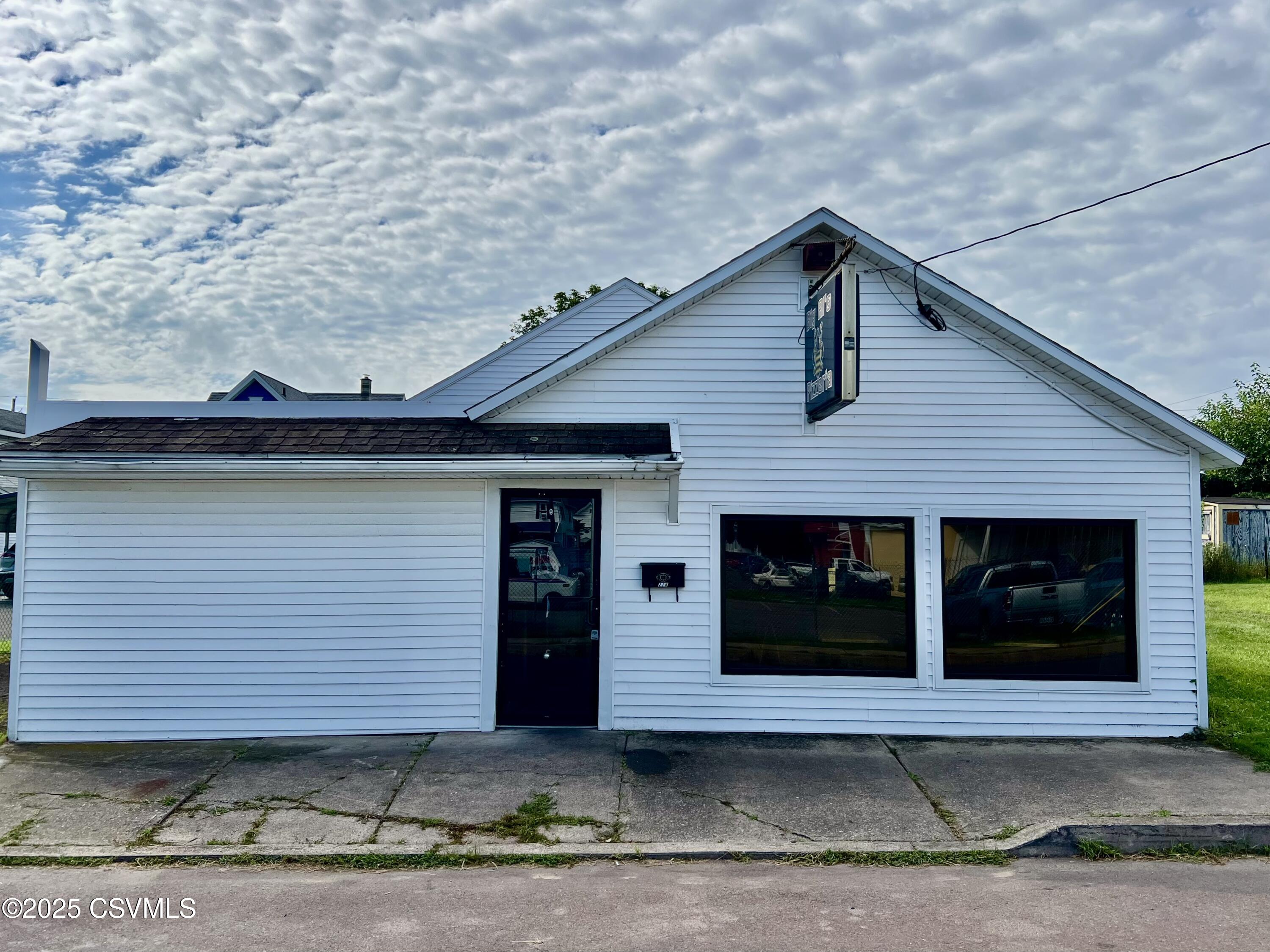 218 WYANDOTTE Avenue