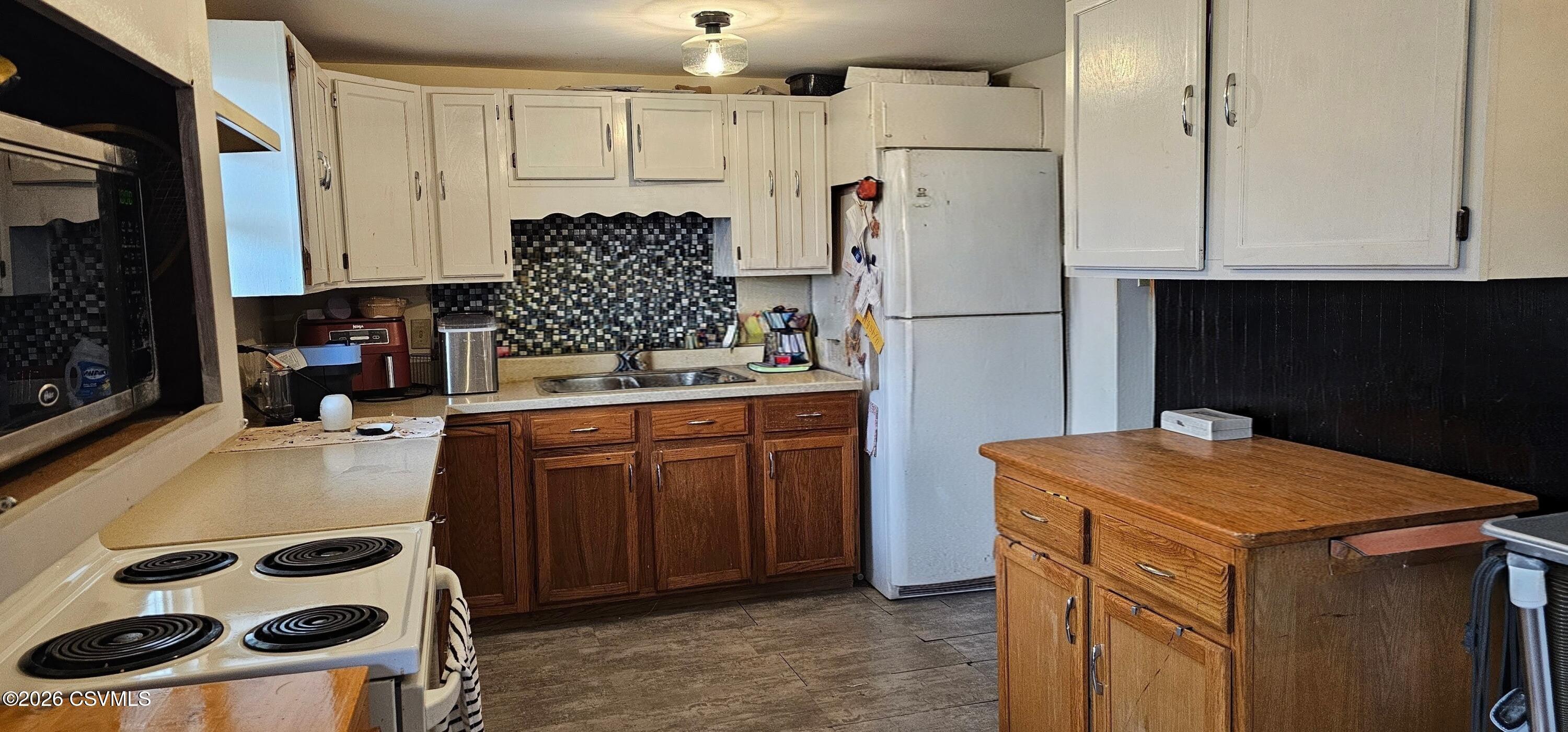 Properties 4 465 QUEEN Street