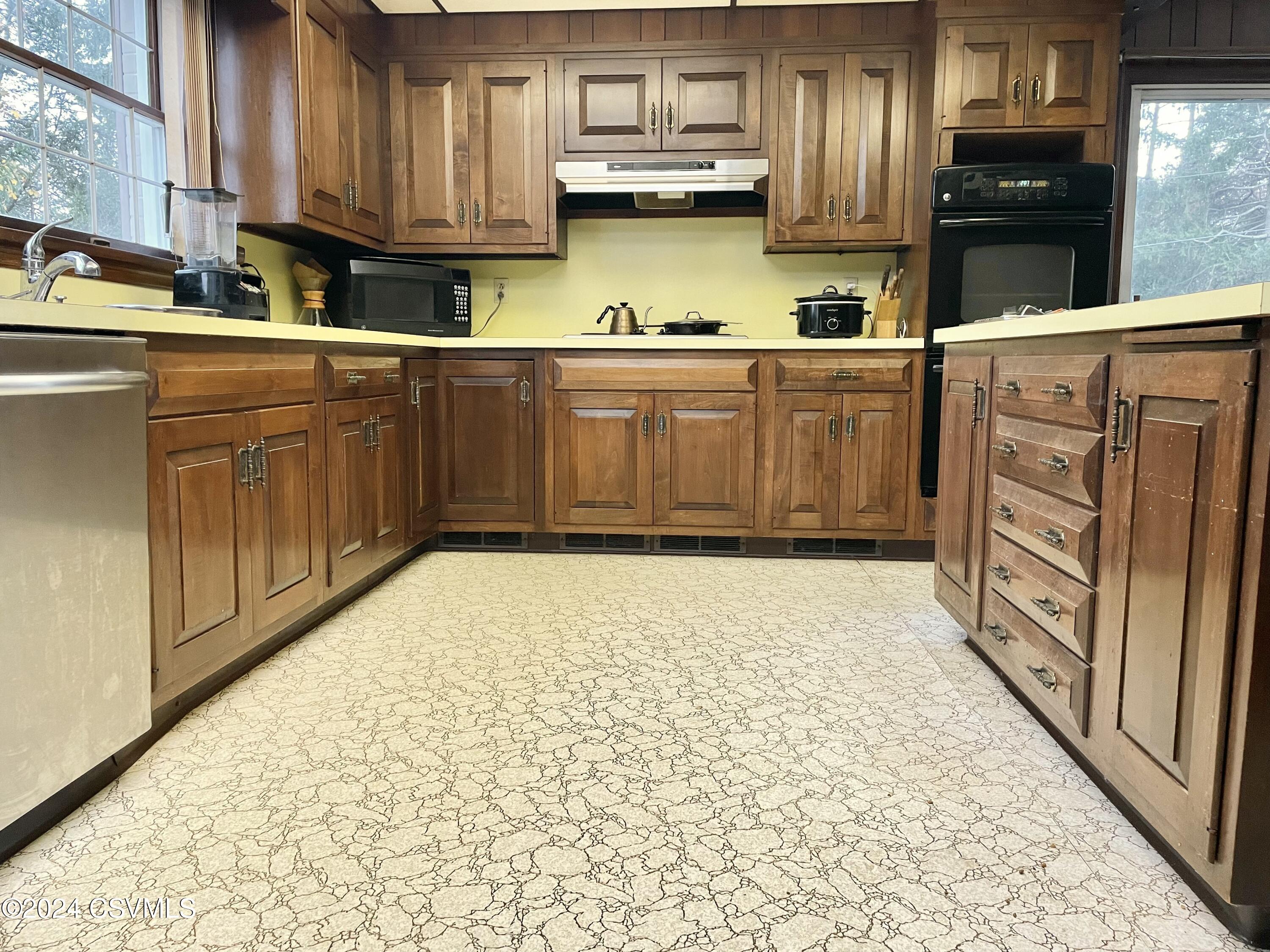 Lewisburg, Pennsylvania 17837, United States, 3 Bedrooms Bedrooms, ,3 BathroomsBathrooms,Residential,Active,30700