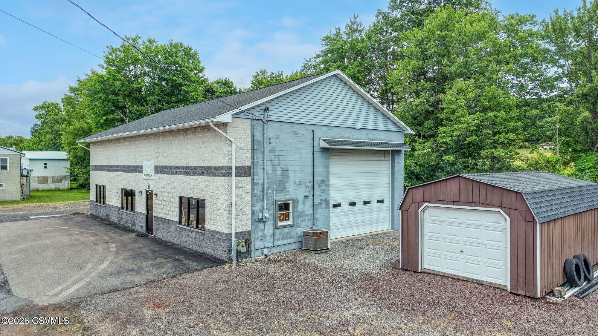 2162 montour boulevard