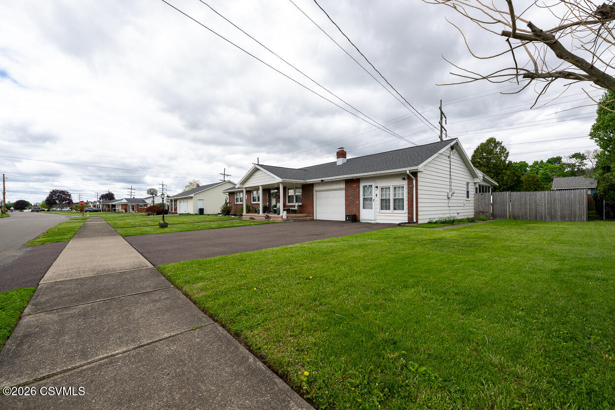 1105 e 5th street