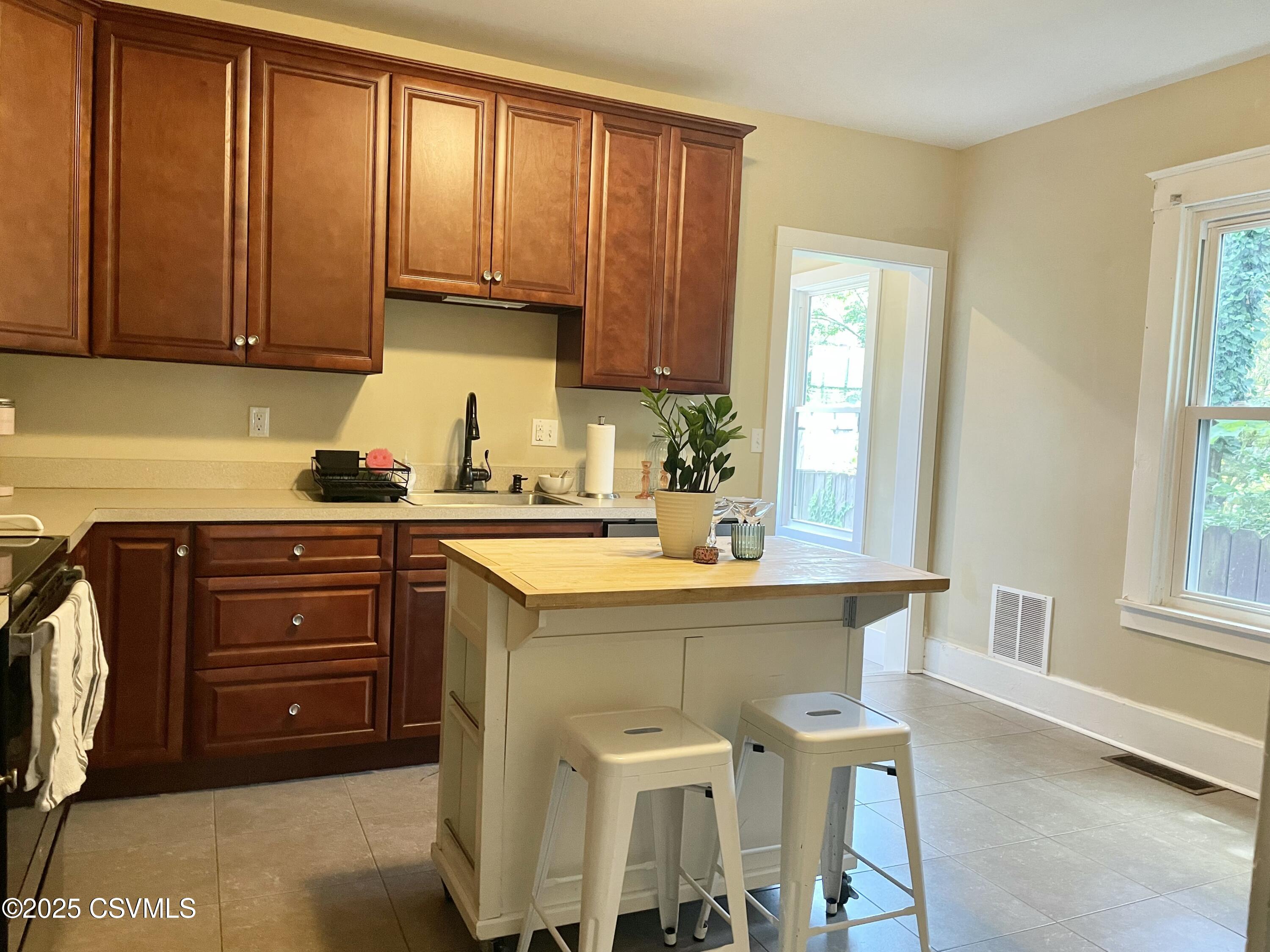 Lewisburg, Pennsylvania 17837, United States, 6 Bedrooms Bedrooms, ,4 BathroomsBathrooms,Residential,Active,164724