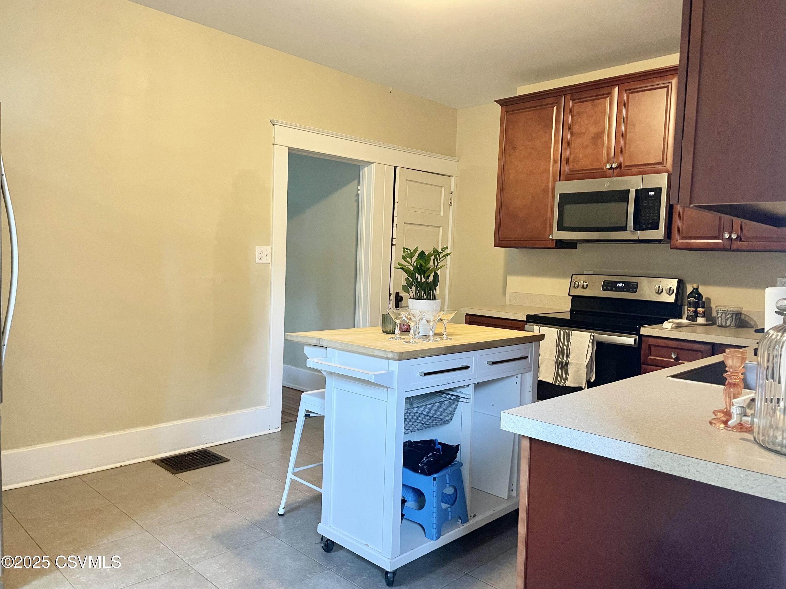 Lewisburg, Pennsylvania 17837, United States, 6 Bedrooms Bedrooms, ,4 BathroomsBathrooms,Residential,Active,164724