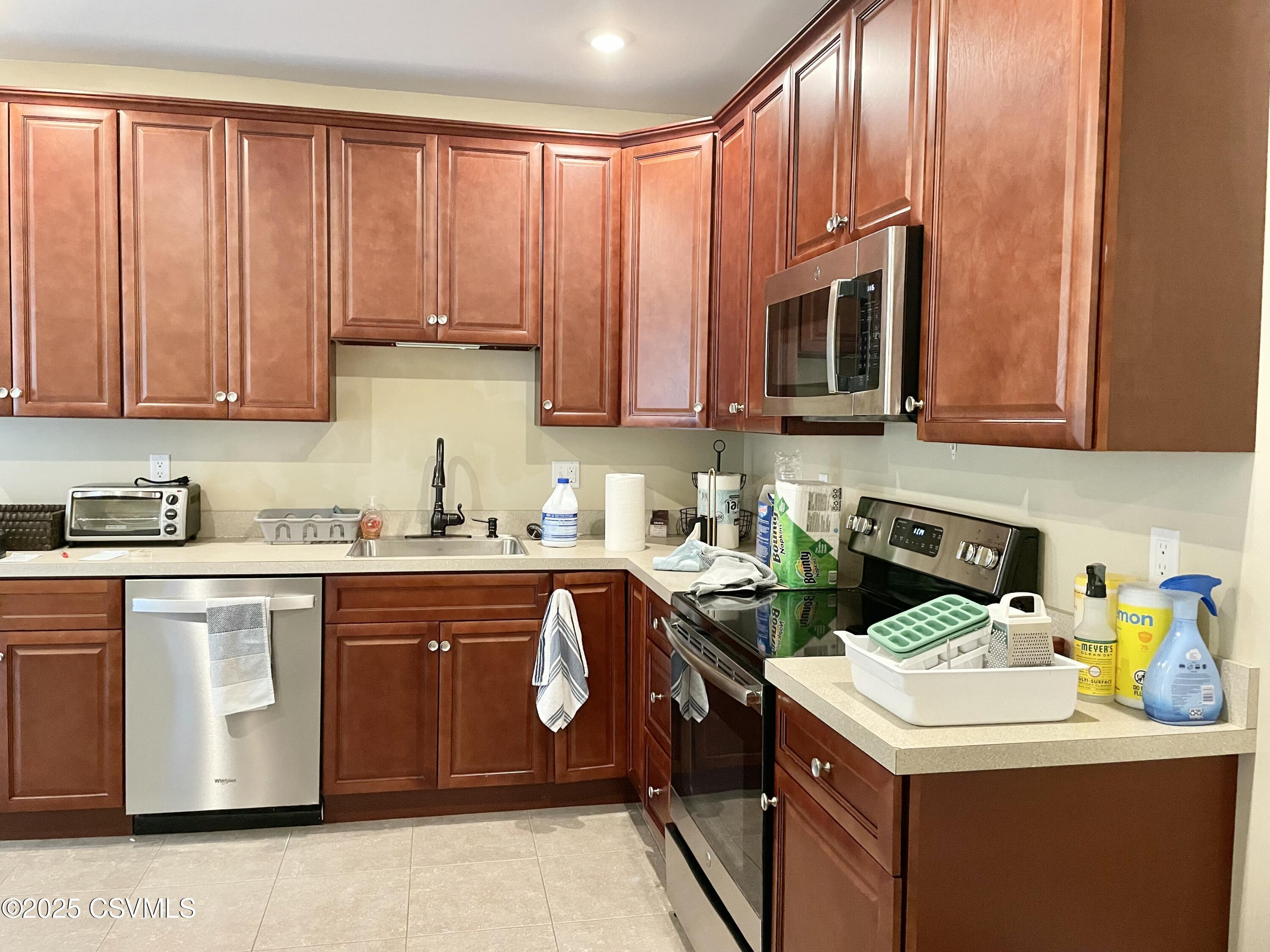 Lewisburg, Pennsylvania 17837, United States, 6 Bedrooms Bedrooms, ,4 BathroomsBathrooms,Residential,Active,164724