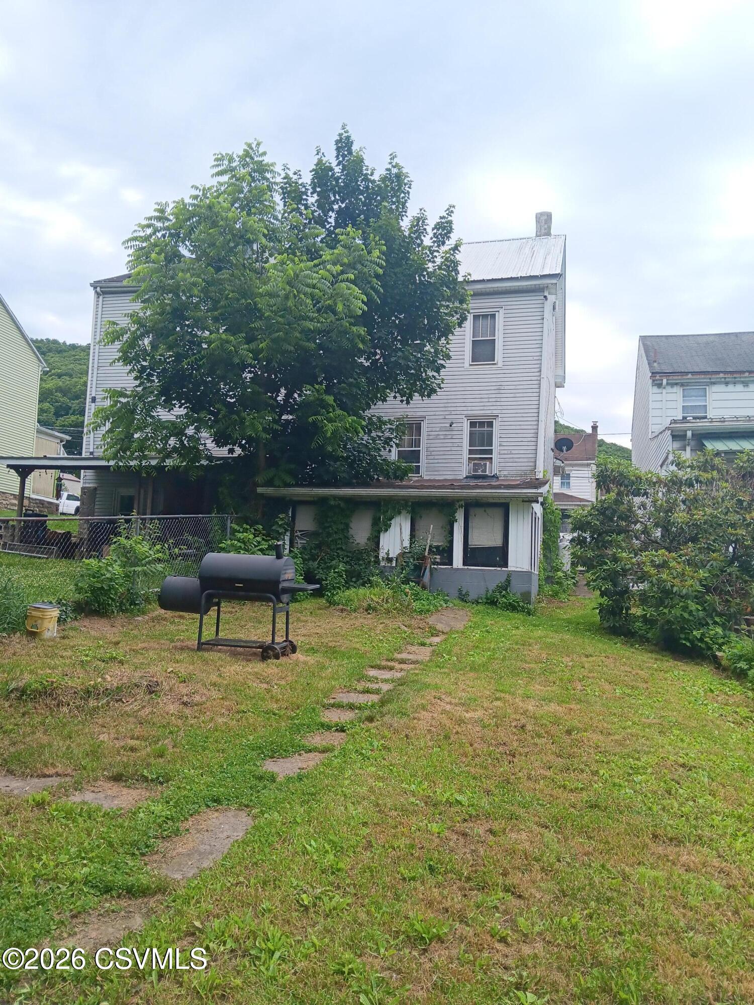 1033 w shamokin street