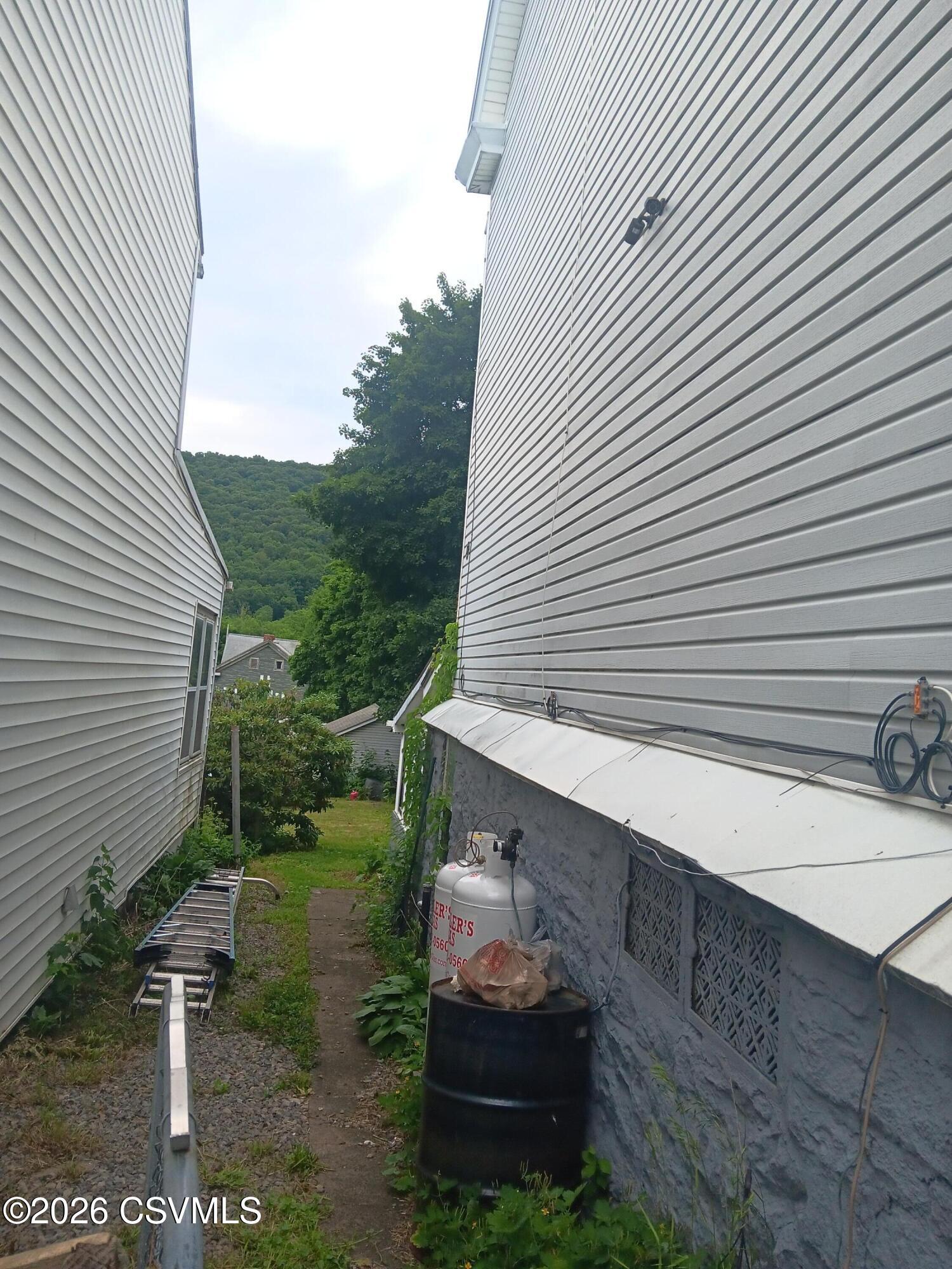 1033 w shamokin street