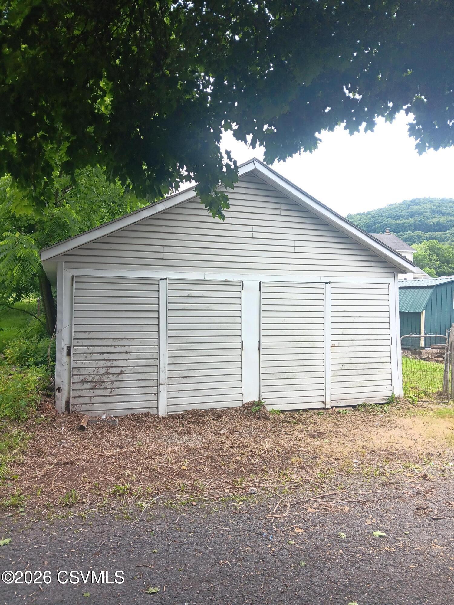 1033 w shamokin street