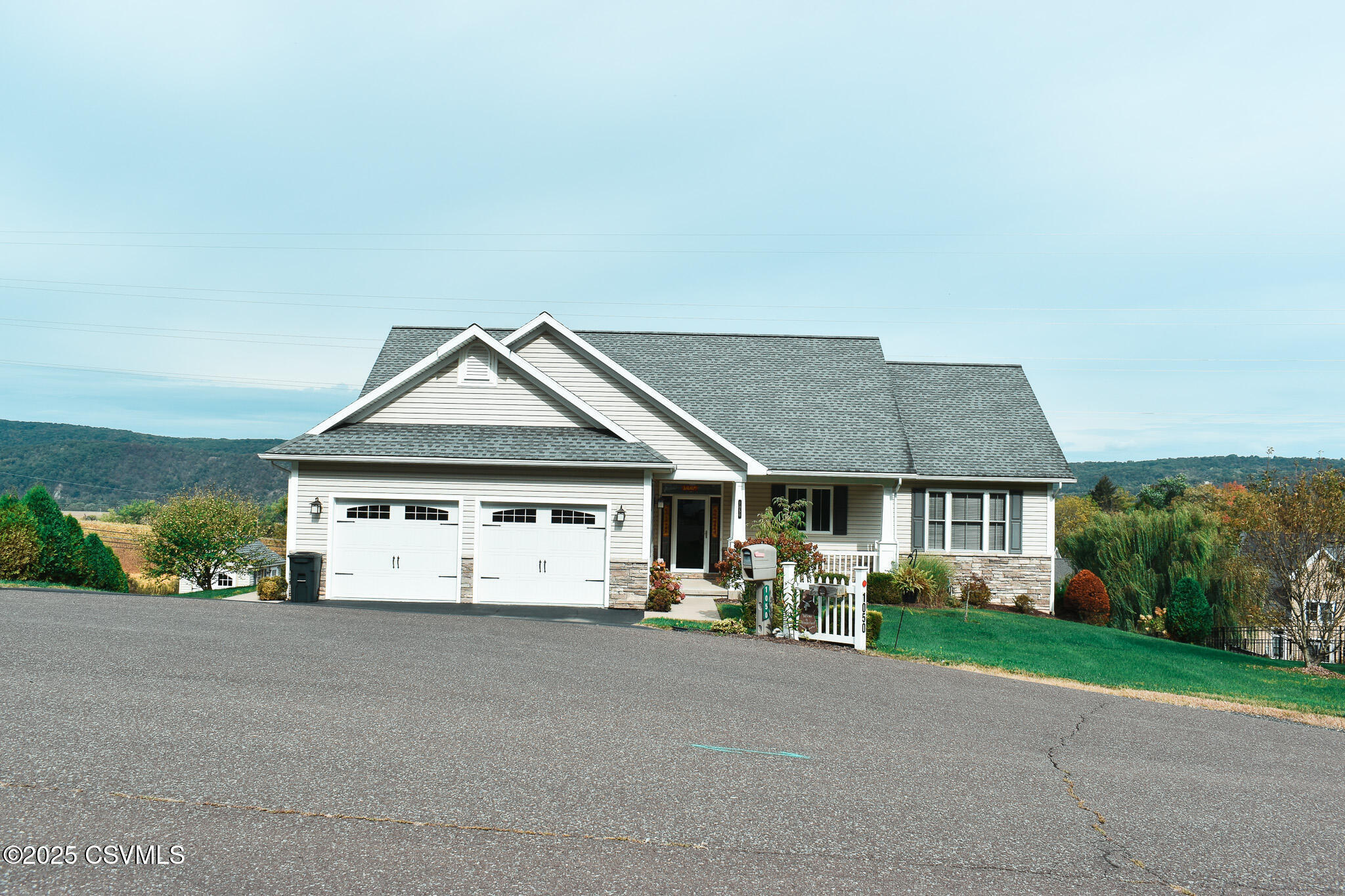 Properties 3 1050 MEADOW Crest