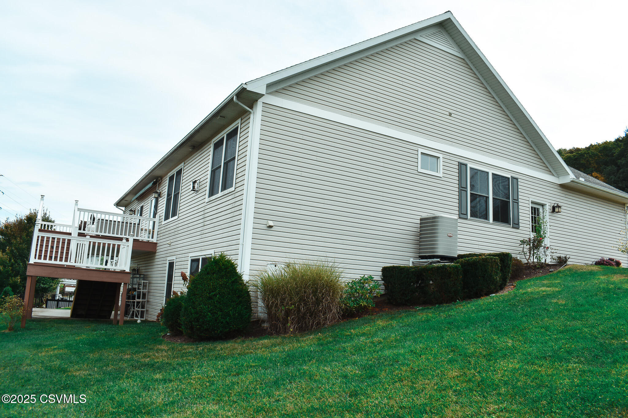 Properties 6 1050 MEADOW Crest