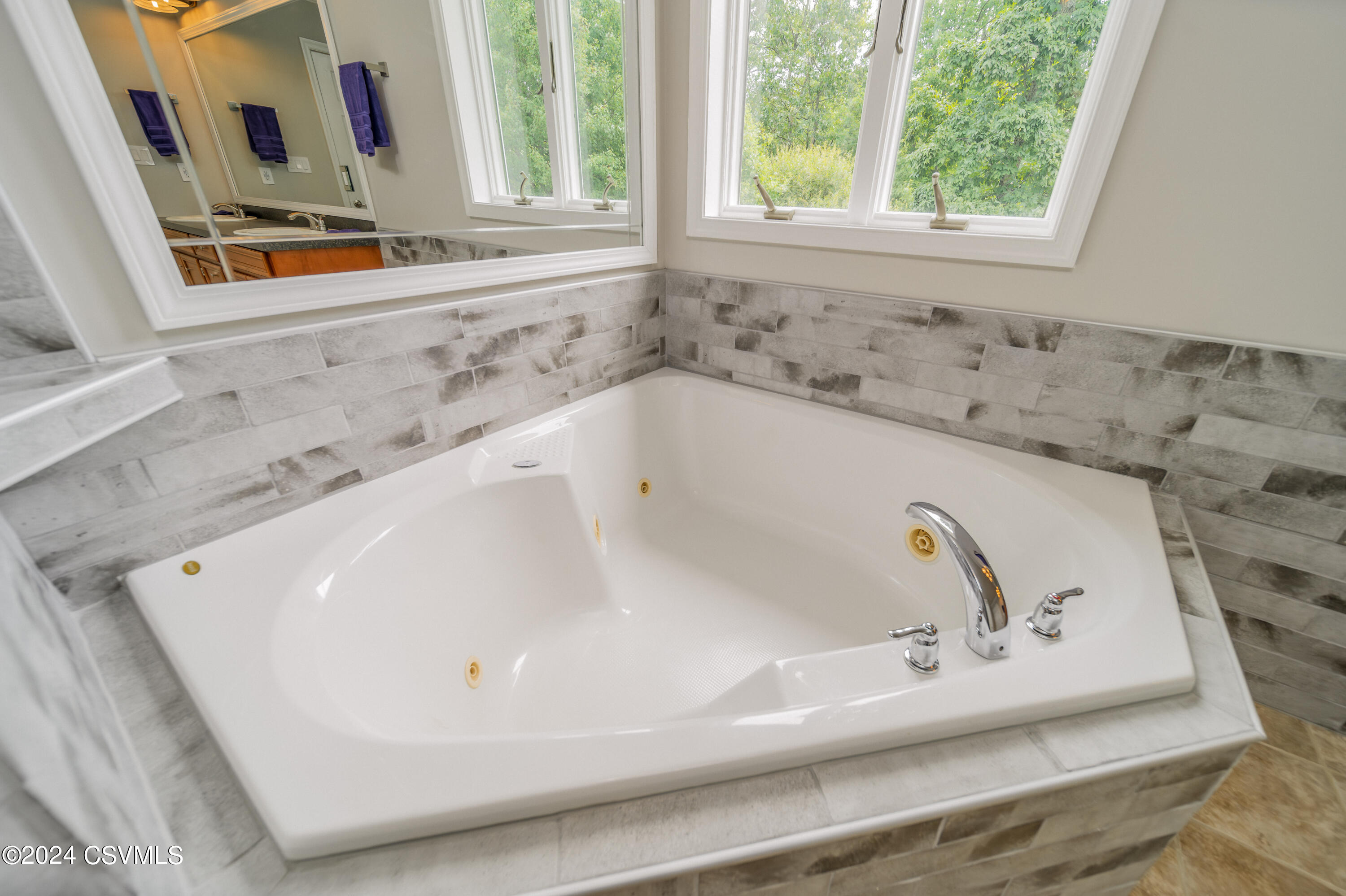 Drums, Pennsylvania 18222, United States, 5 Bedrooms Bedrooms, ,4 BathroomsBathrooms,Residential,Active,50247