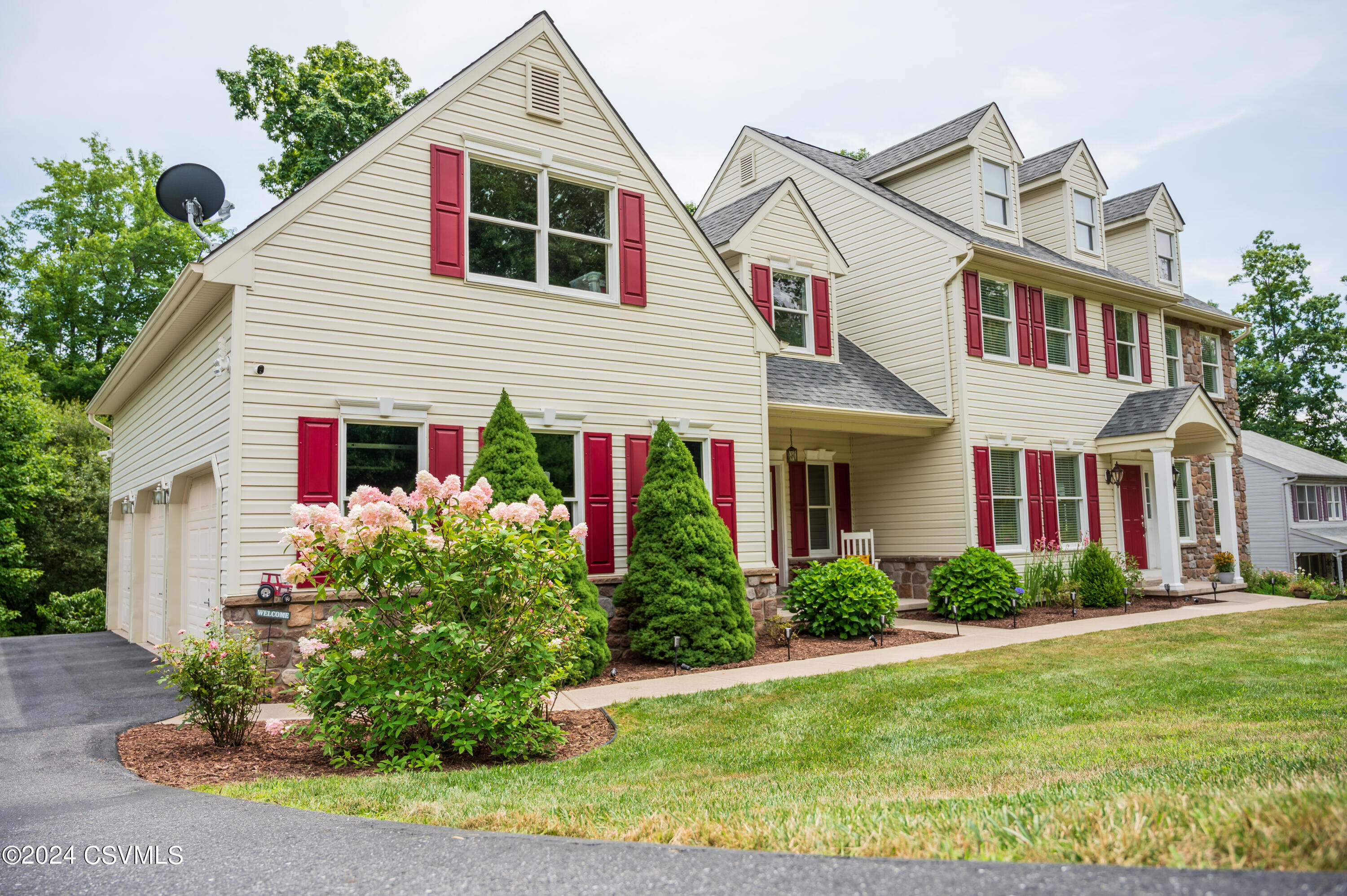 Drums, Pennsylvania 18222, United States, 5 Bedrooms Bedrooms, ,4 BathroomsBathrooms,Residential,Active,50247