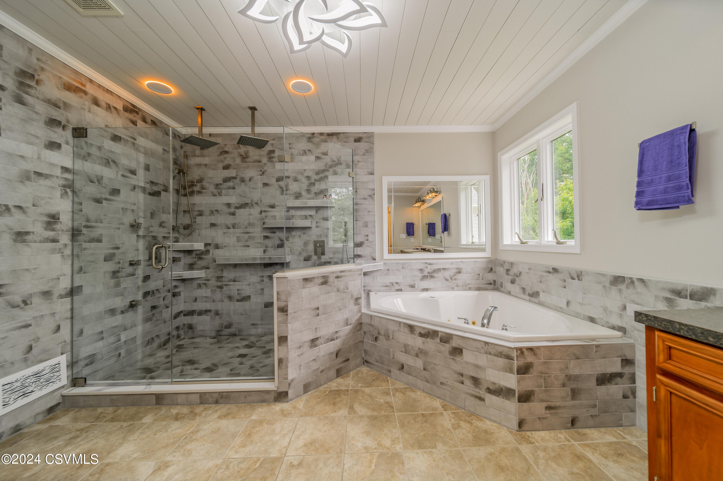 Drums, Pennsylvania 18222, United States, 5 Bedrooms Bedrooms, ,4 BathroomsBathrooms,Residential,Active,50247