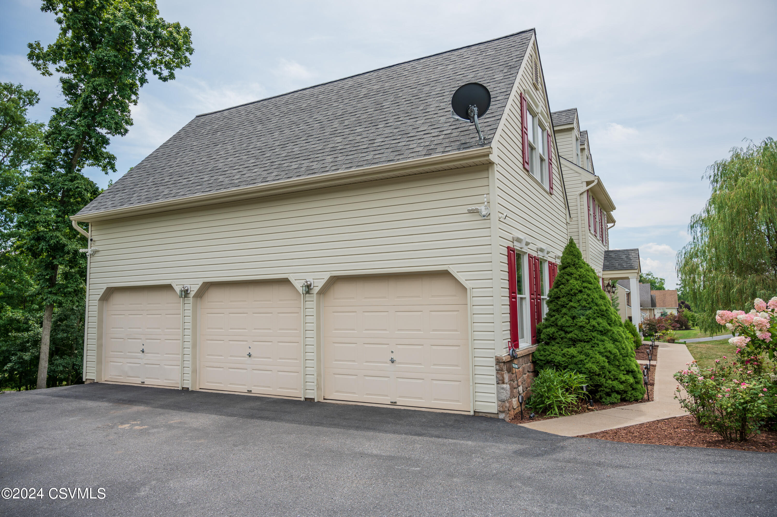 Drums, Pennsylvania 18222, United States, 5 Bedrooms Bedrooms, ,4 BathroomsBathrooms,Residential,Active,50247