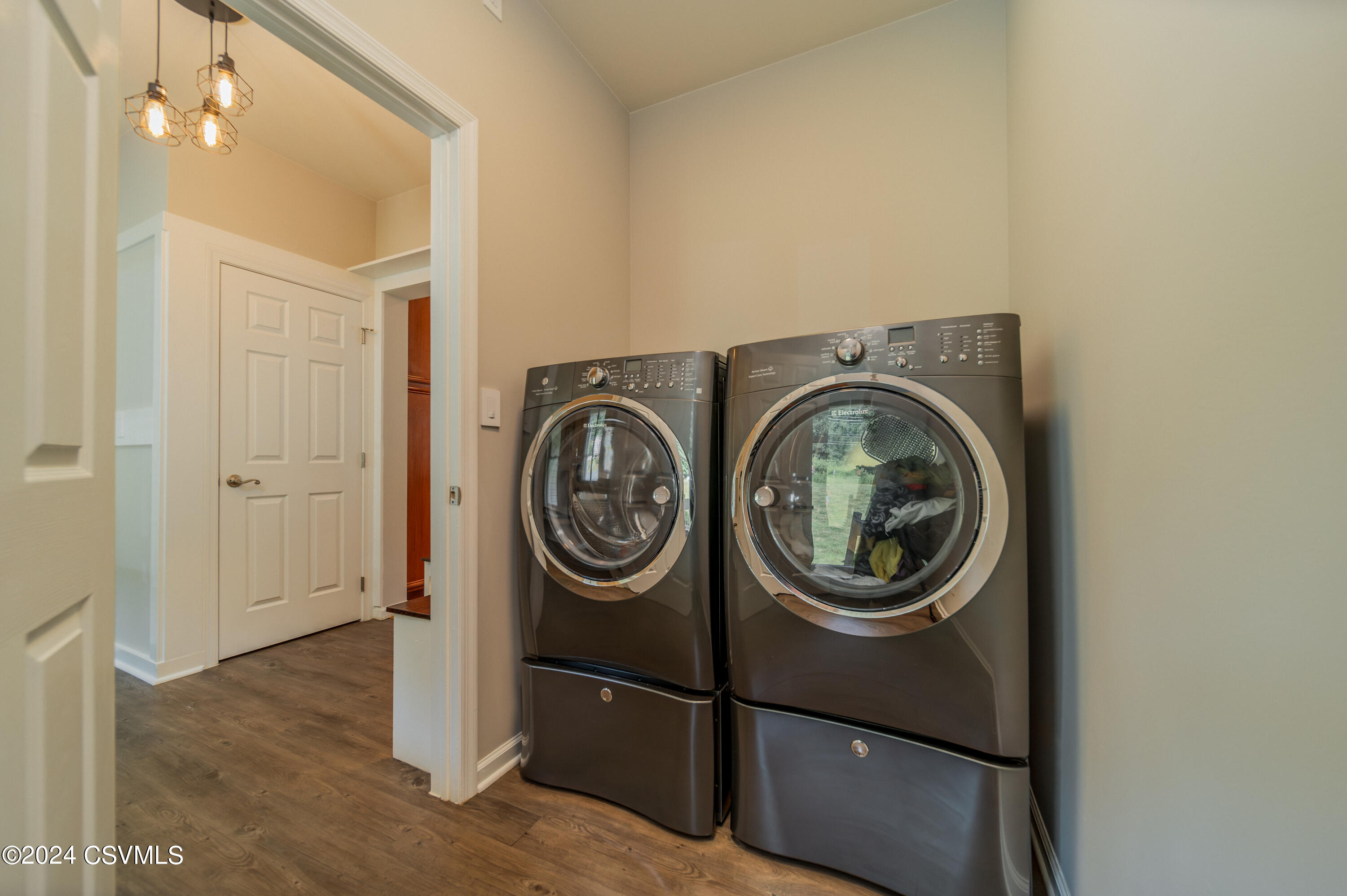 Drums, Pennsylvania 18222, United States, 5 Bedrooms Bedrooms, ,4 BathroomsBathrooms,Residential,Active,50247