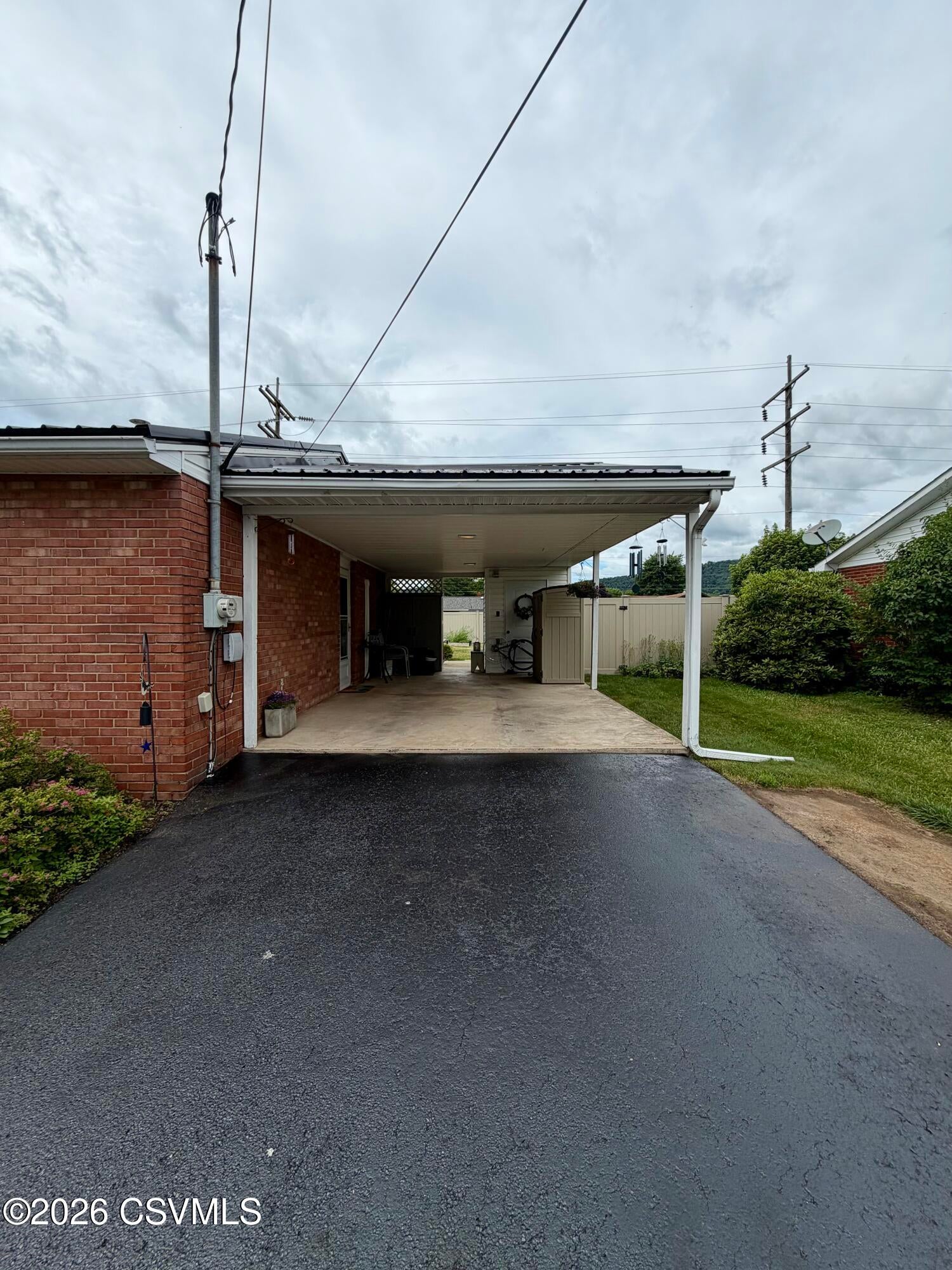 943 e 5th street