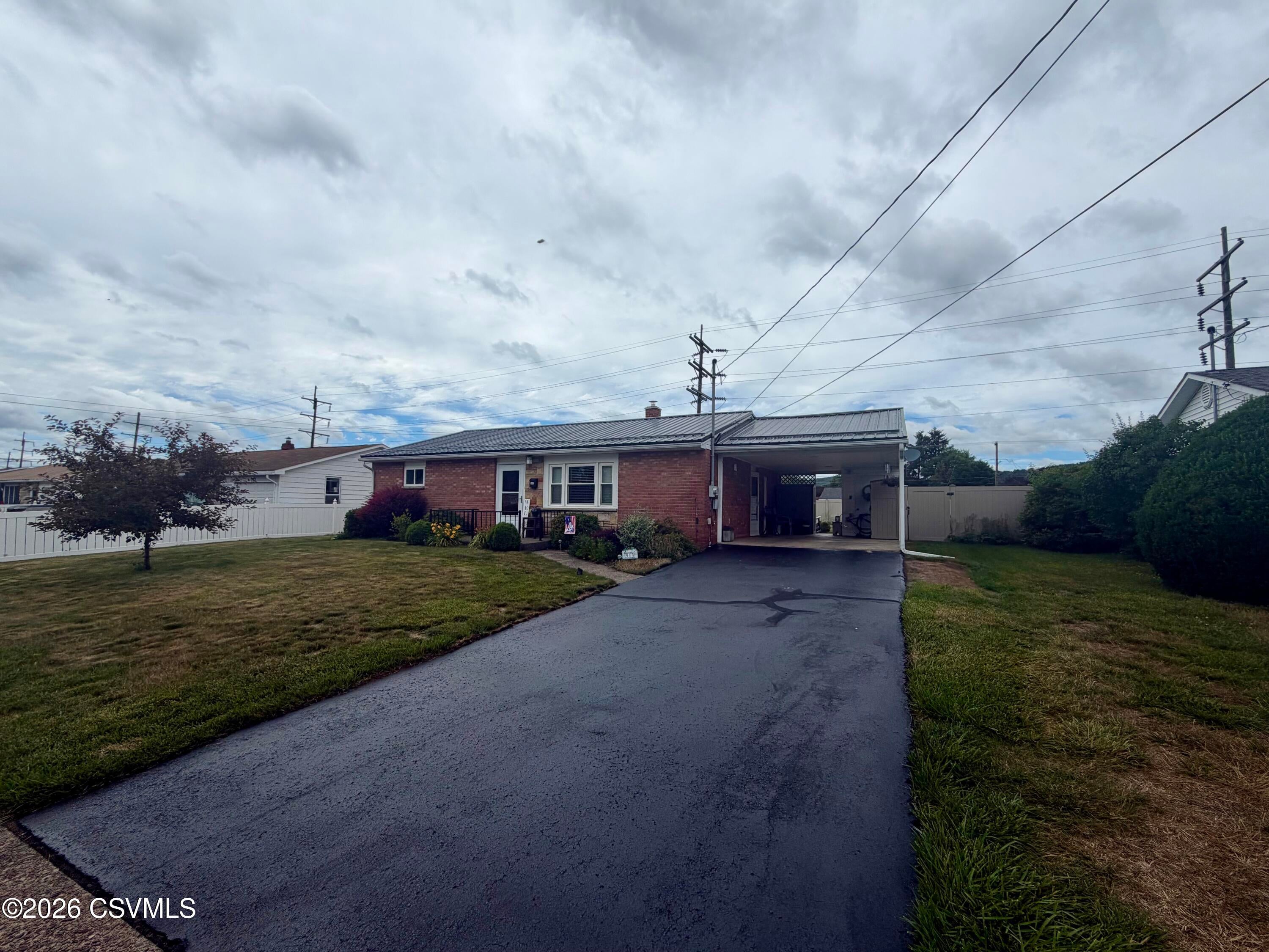943 e 5th street
