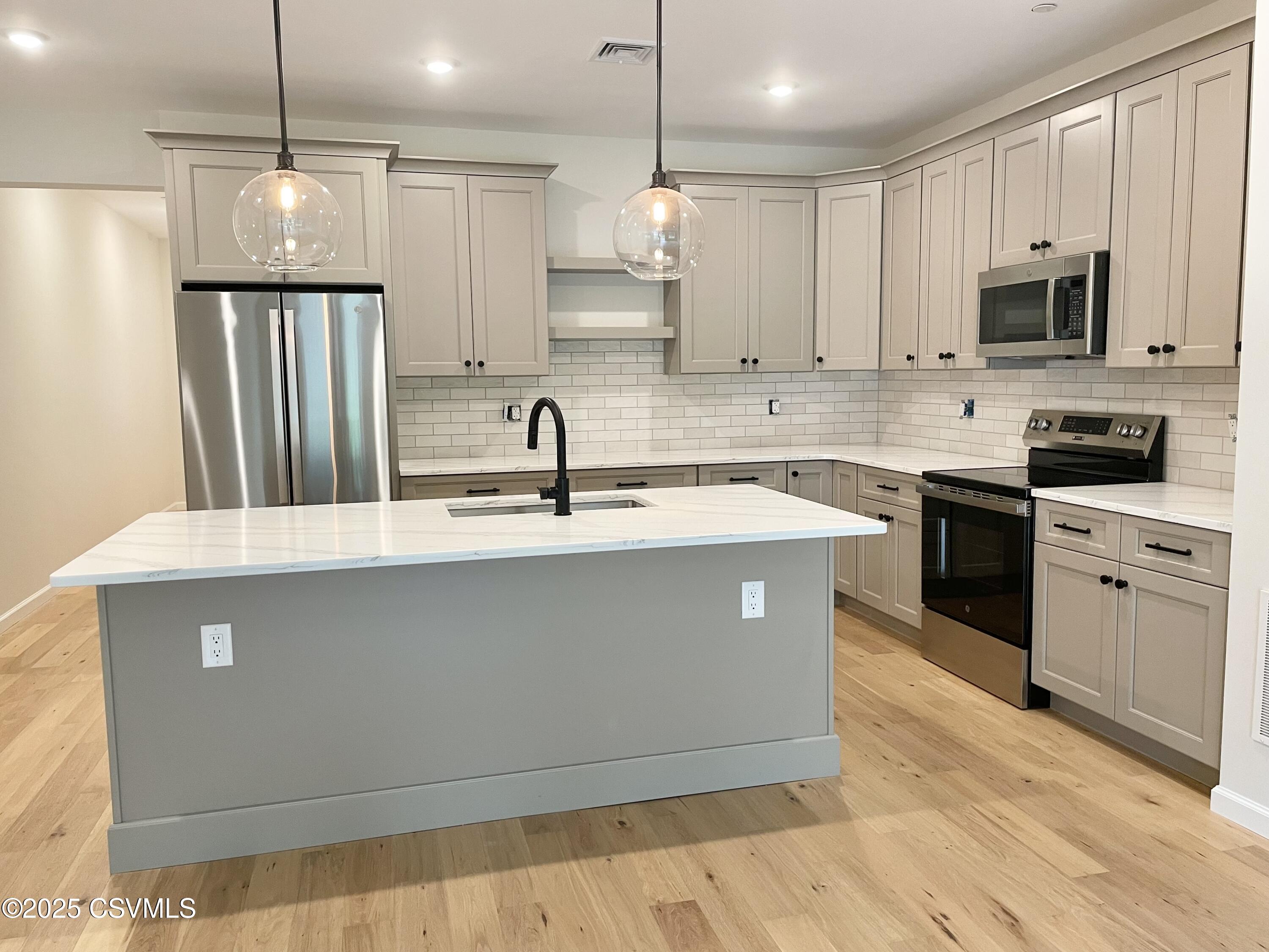 Lewisburg, Pennsylvania 17837, United States, 3 Bedrooms Bedrooms, ,2 BathroomsBathrooms,Residential,Active,21274