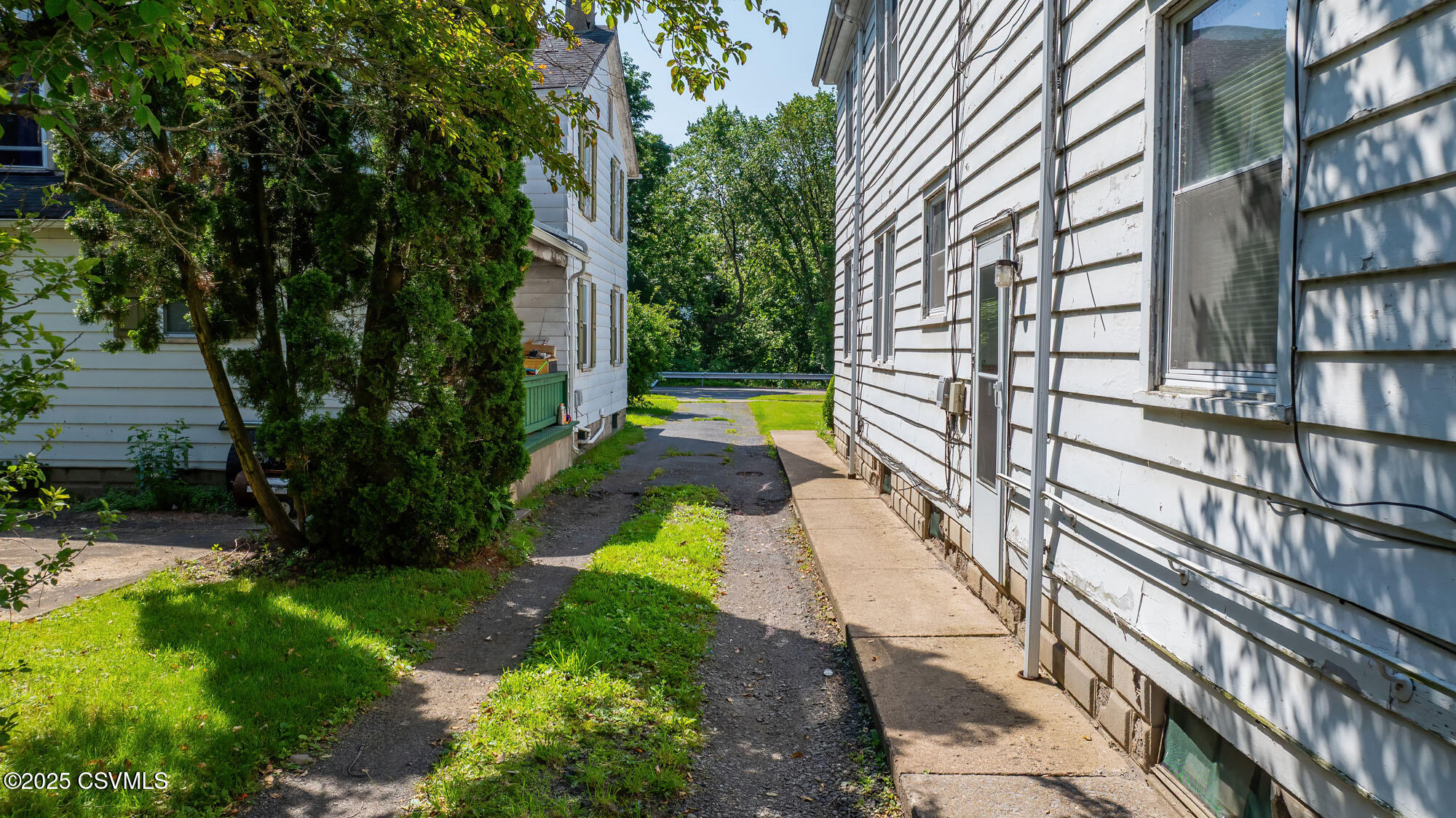 821 E FRONT Street