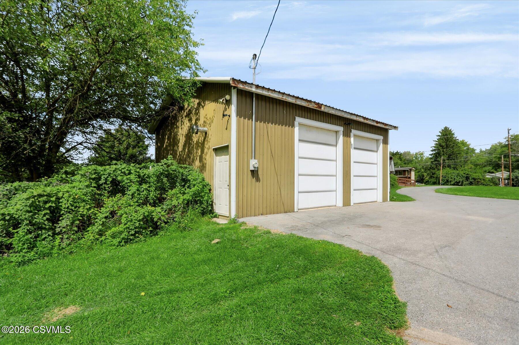 10527 & 19 river road