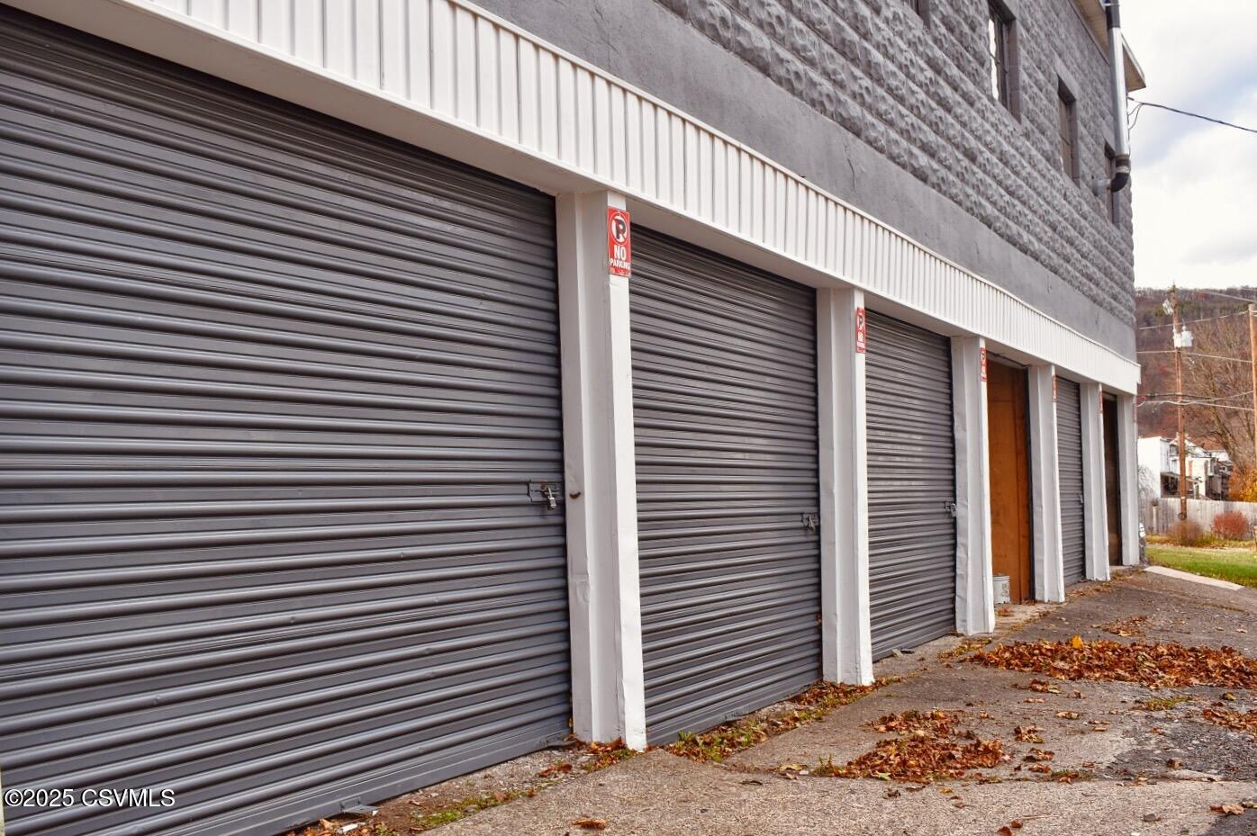 Properties 4 212 E CHESTNUT Street