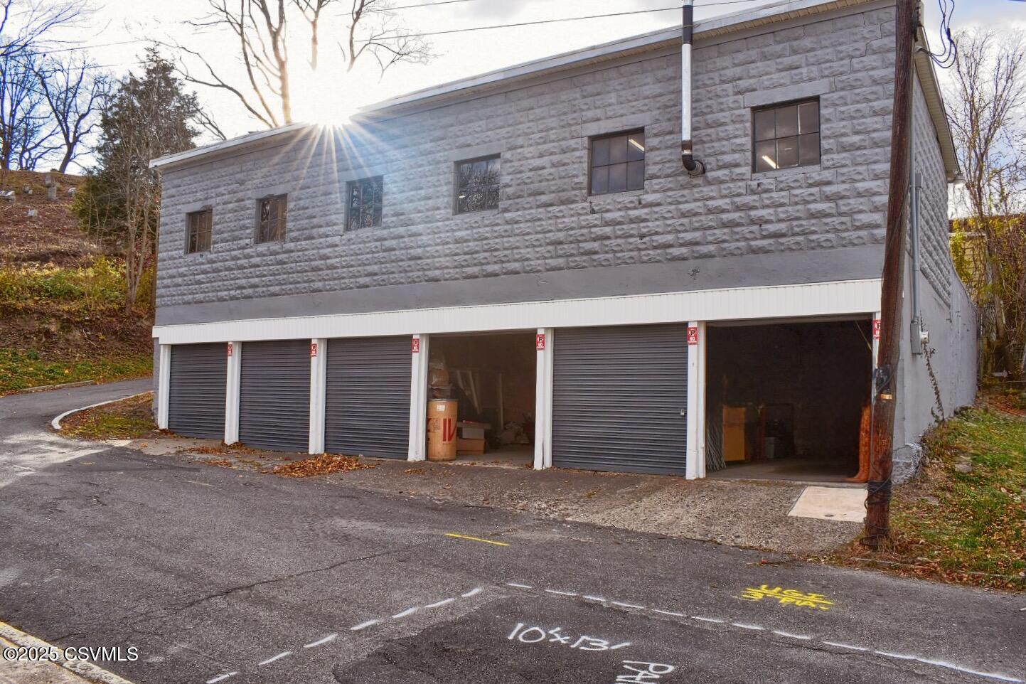 Properties 5 212 E CHESTNUT Street