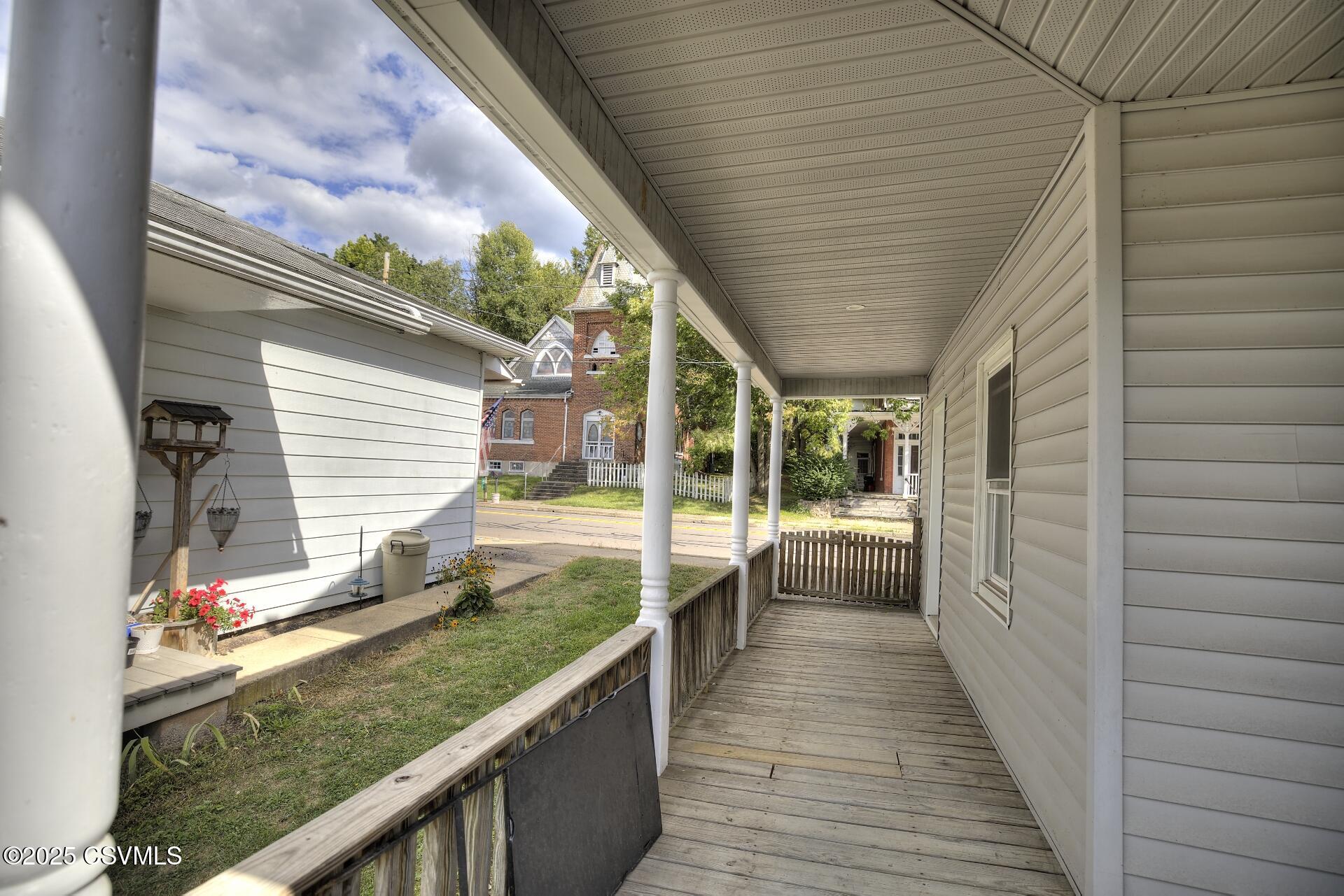 Properties 3 407 MAIN Street