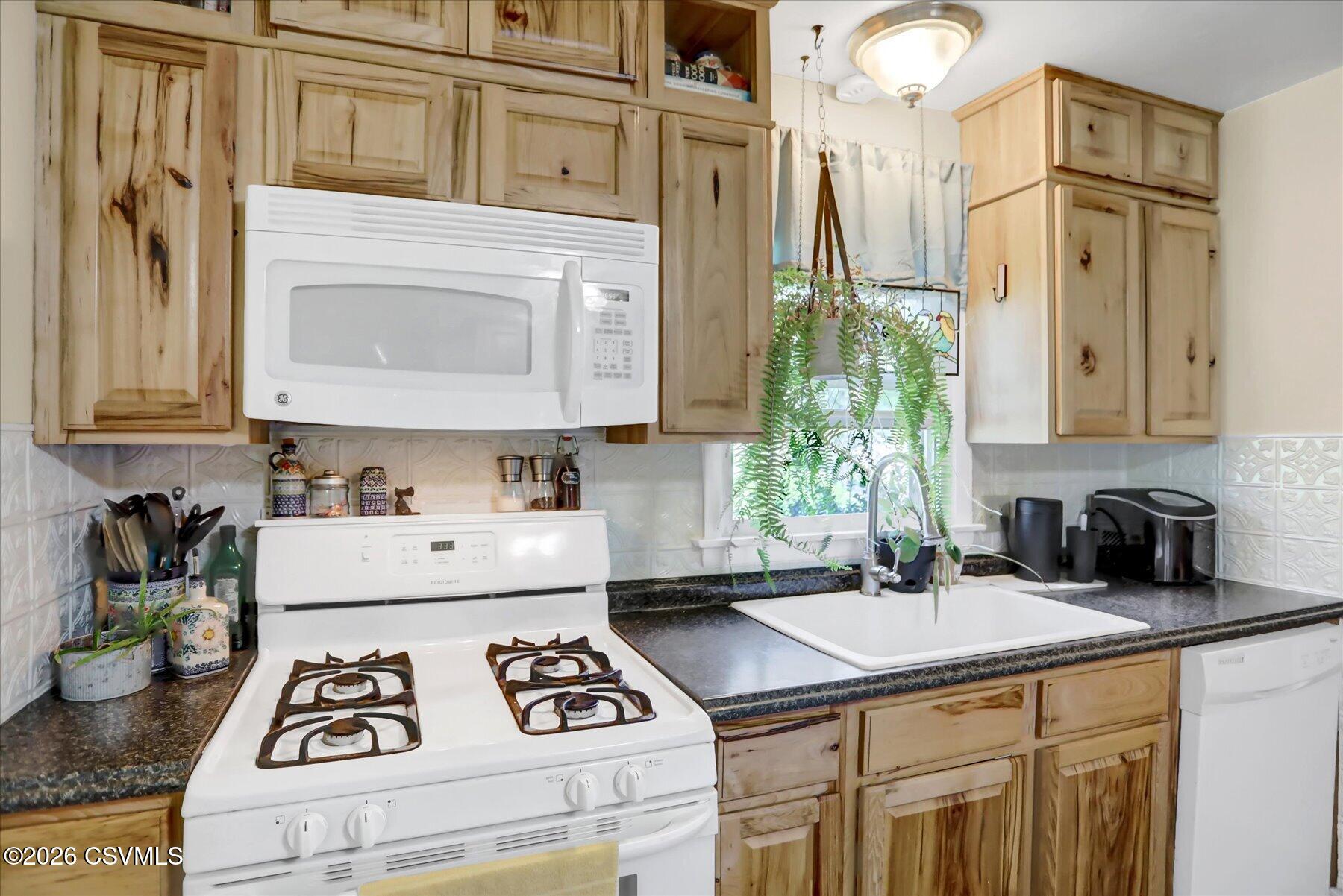 Properties 6 13 HONEYSUCKLE Lane