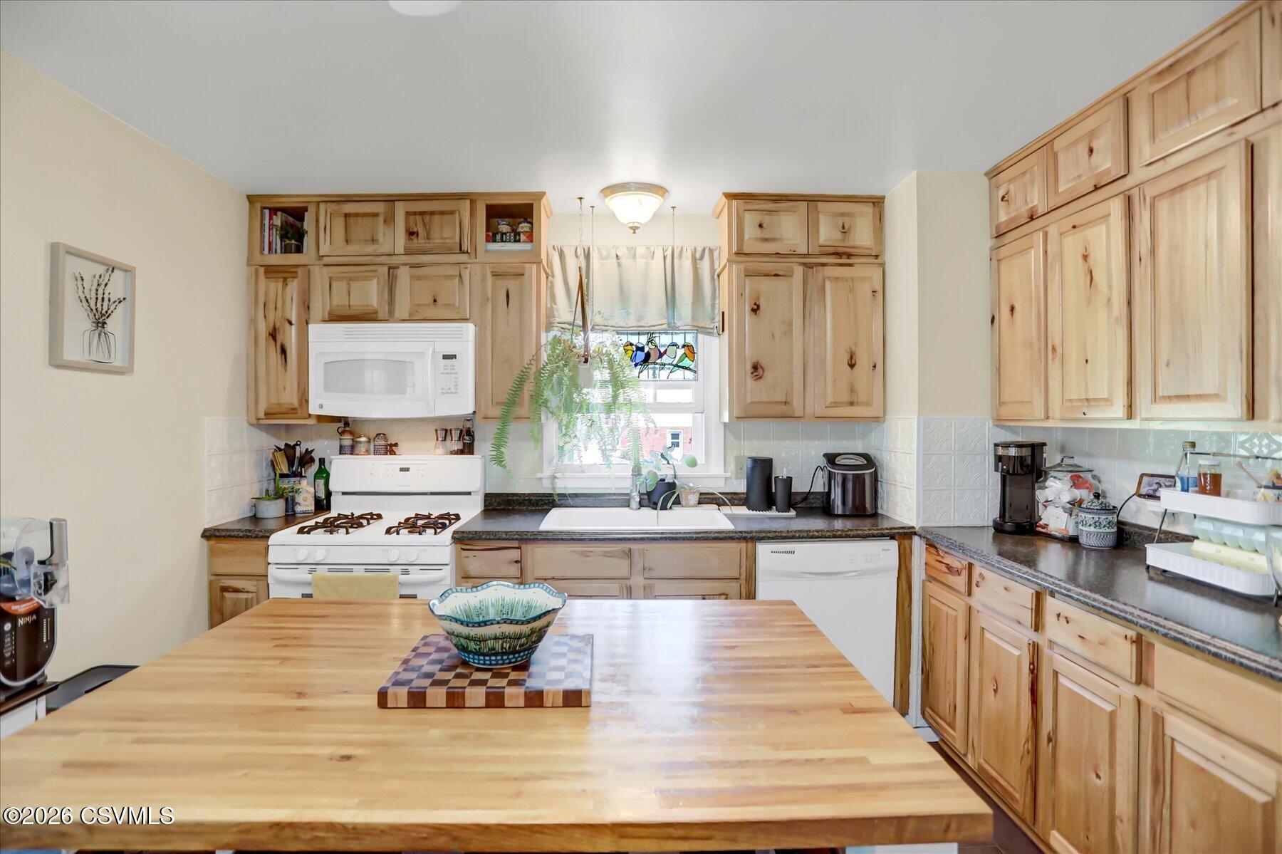 Properties 4 13 HONEYSUCKLE Lane