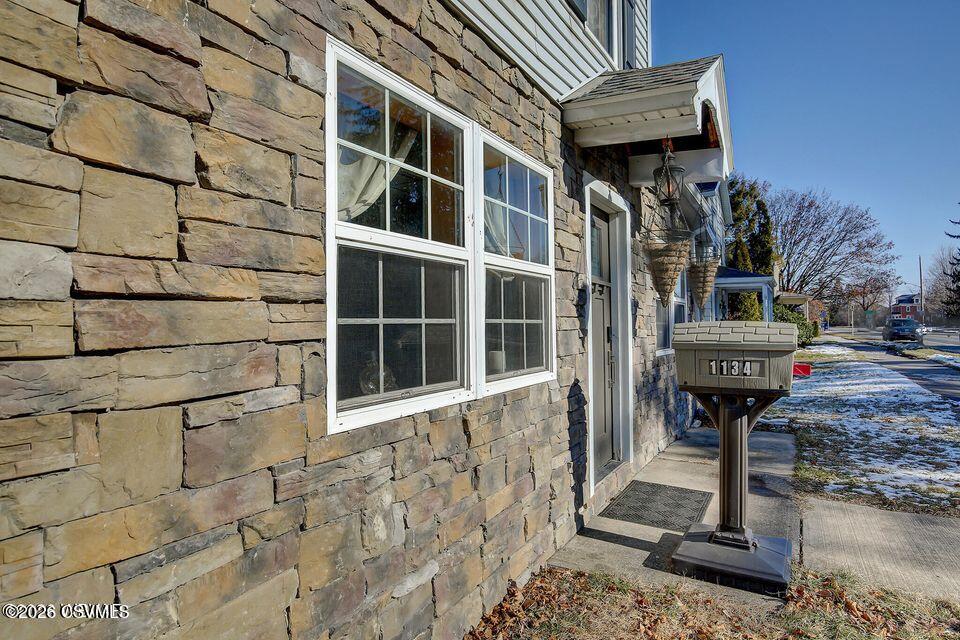 1134 W MARKET Street