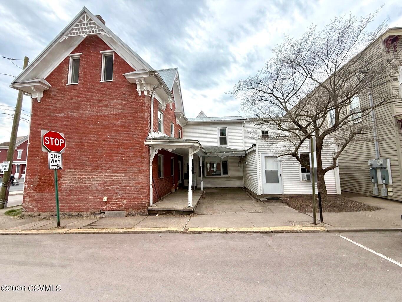 Properties 5 61 E 3RD Street