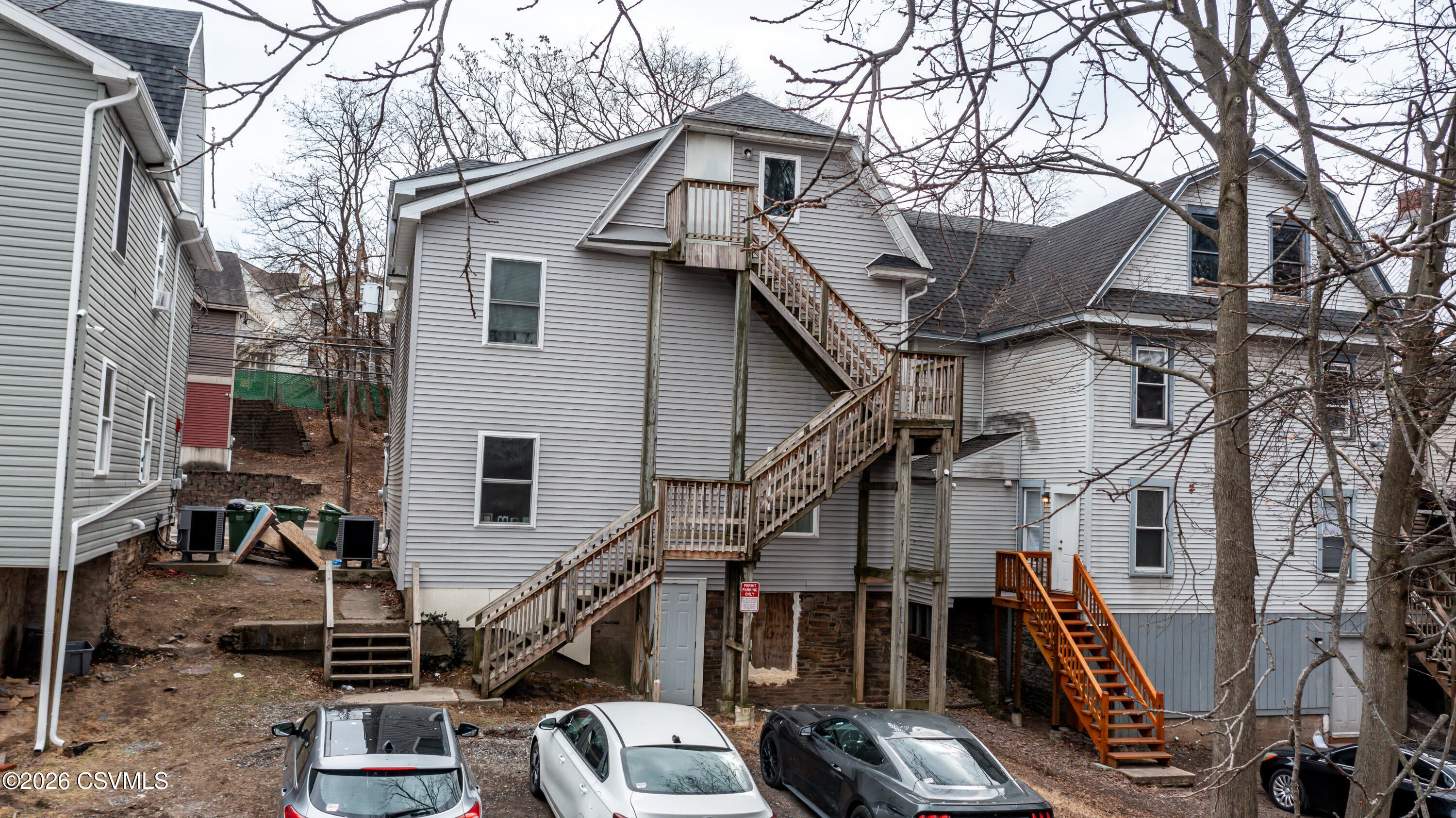 383 1/2 lightstreet road