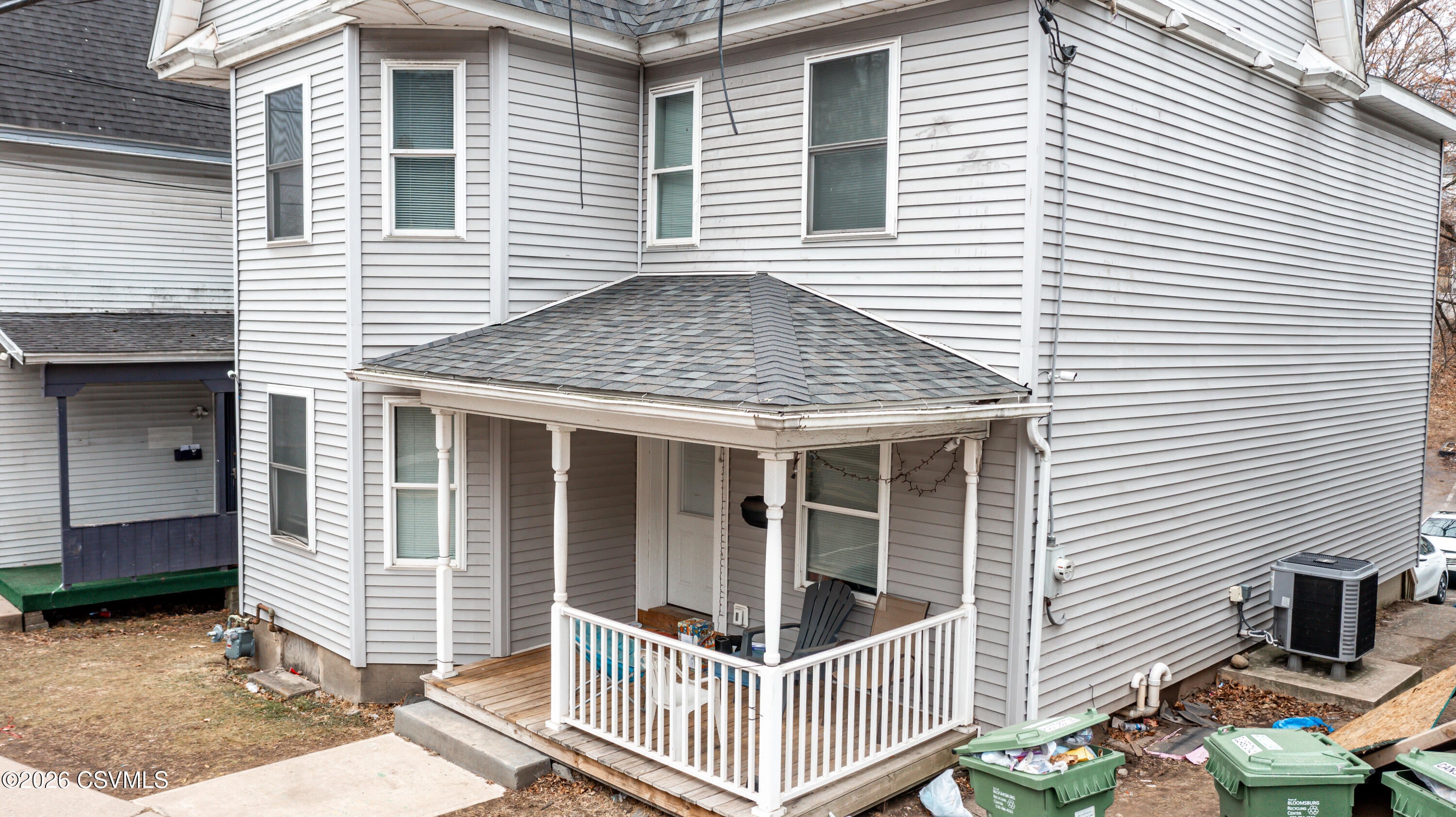 383 1/2 lightstreet road