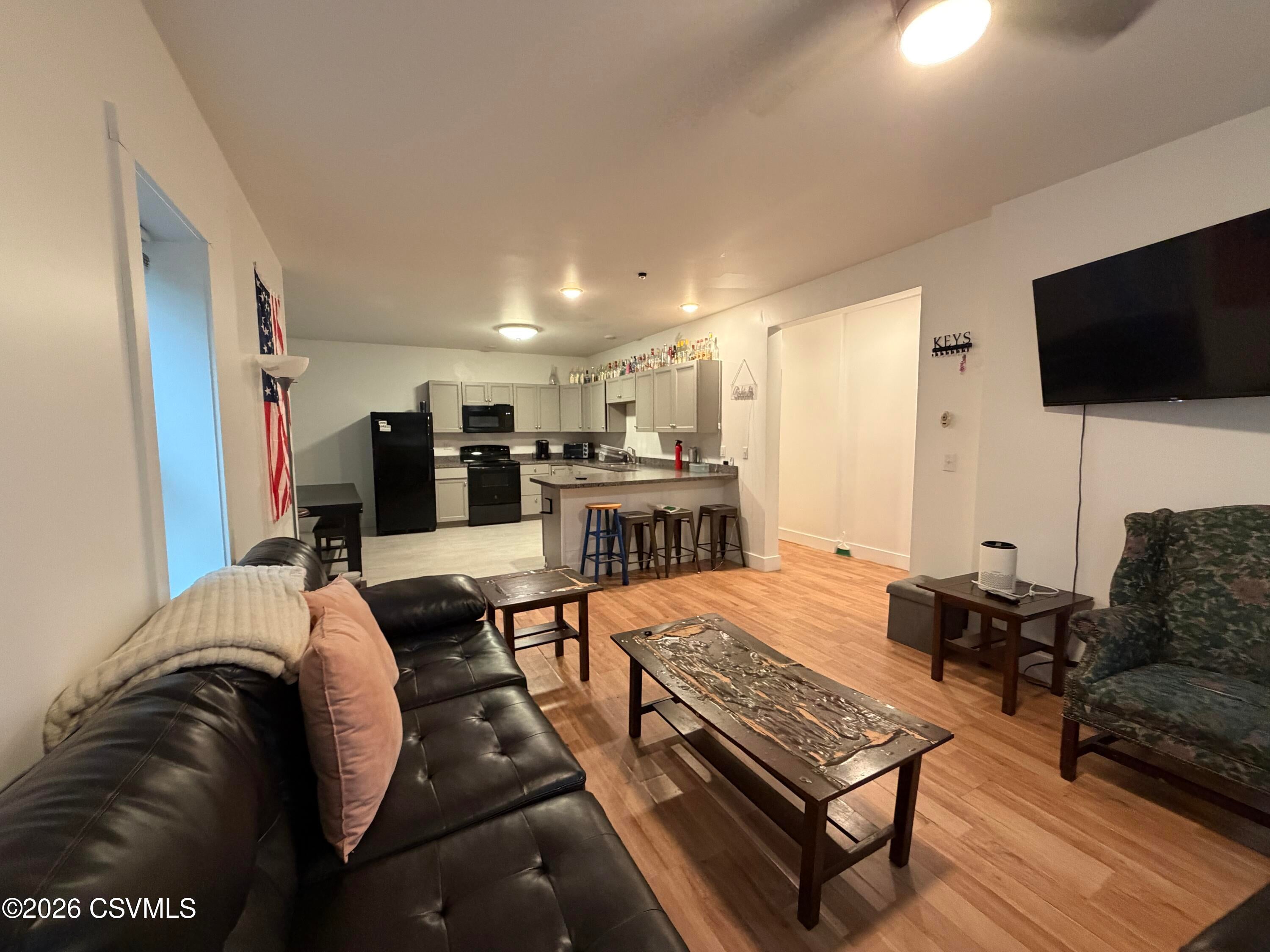 383 1/2 lightstreet road