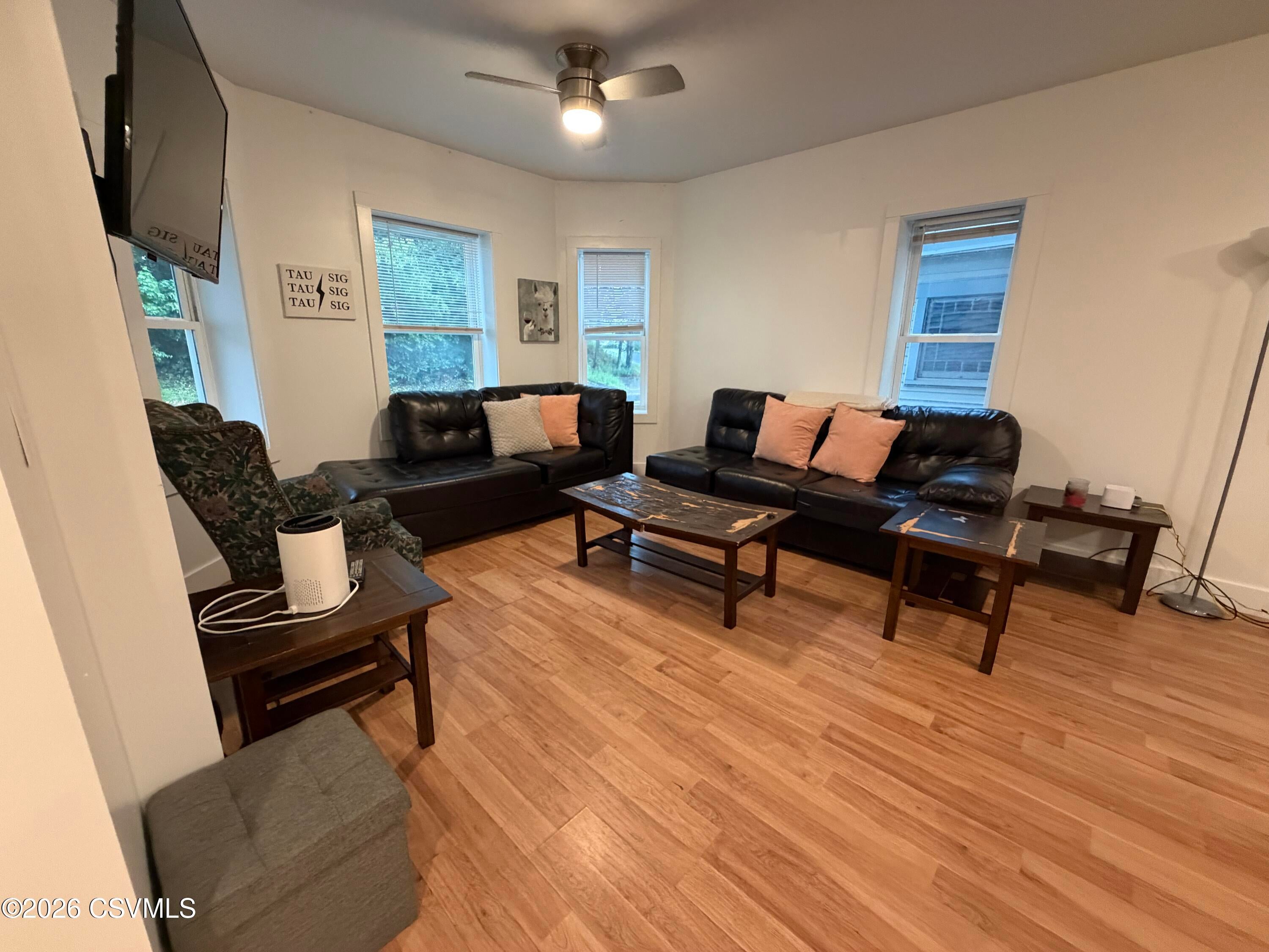 383 1/2 lightstreet road