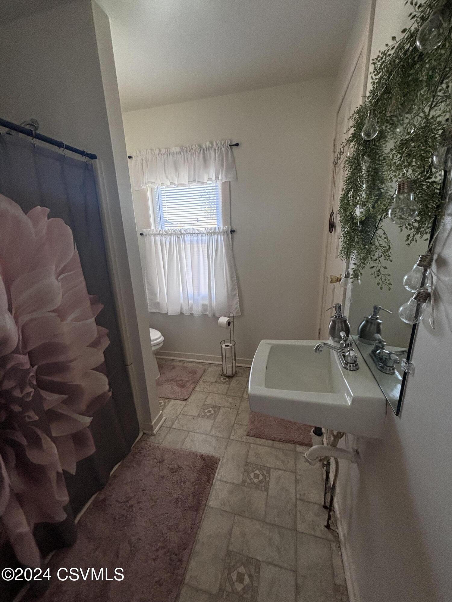 Milton, Pennsylvania 17847, United States, 8 Bedrooms Bedrooms, ,3 BathroomsBathrooms,Residential,Active,33120