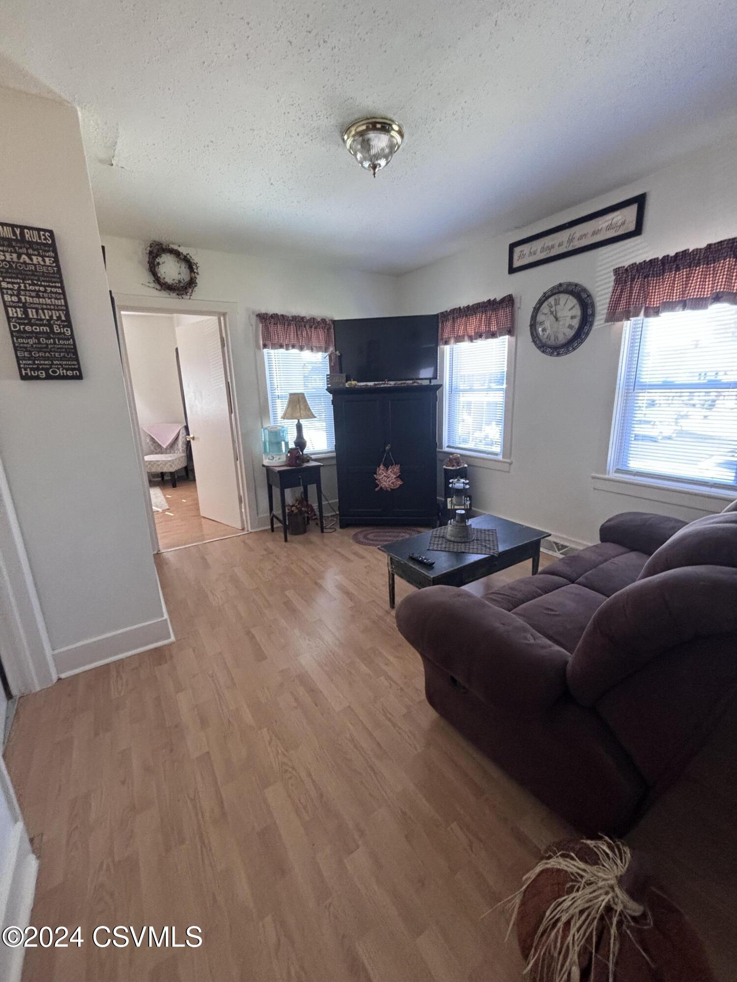 Milton, Pennsylvania 17847, United States, 8 Bedrooms Bedrooms, ,3 BathroomsBathrooms,Residential,Active,33120