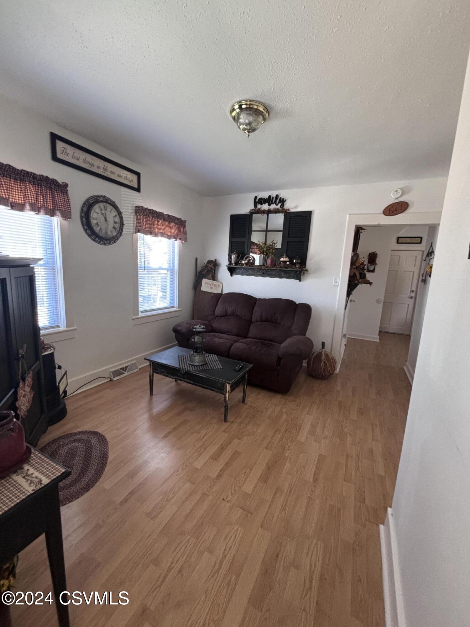 Milton, Pennsylvania 17847, United States, 8 Bedrooms Bedrooms, ,3 BathroomsBathrooms,Residential,Active,33120