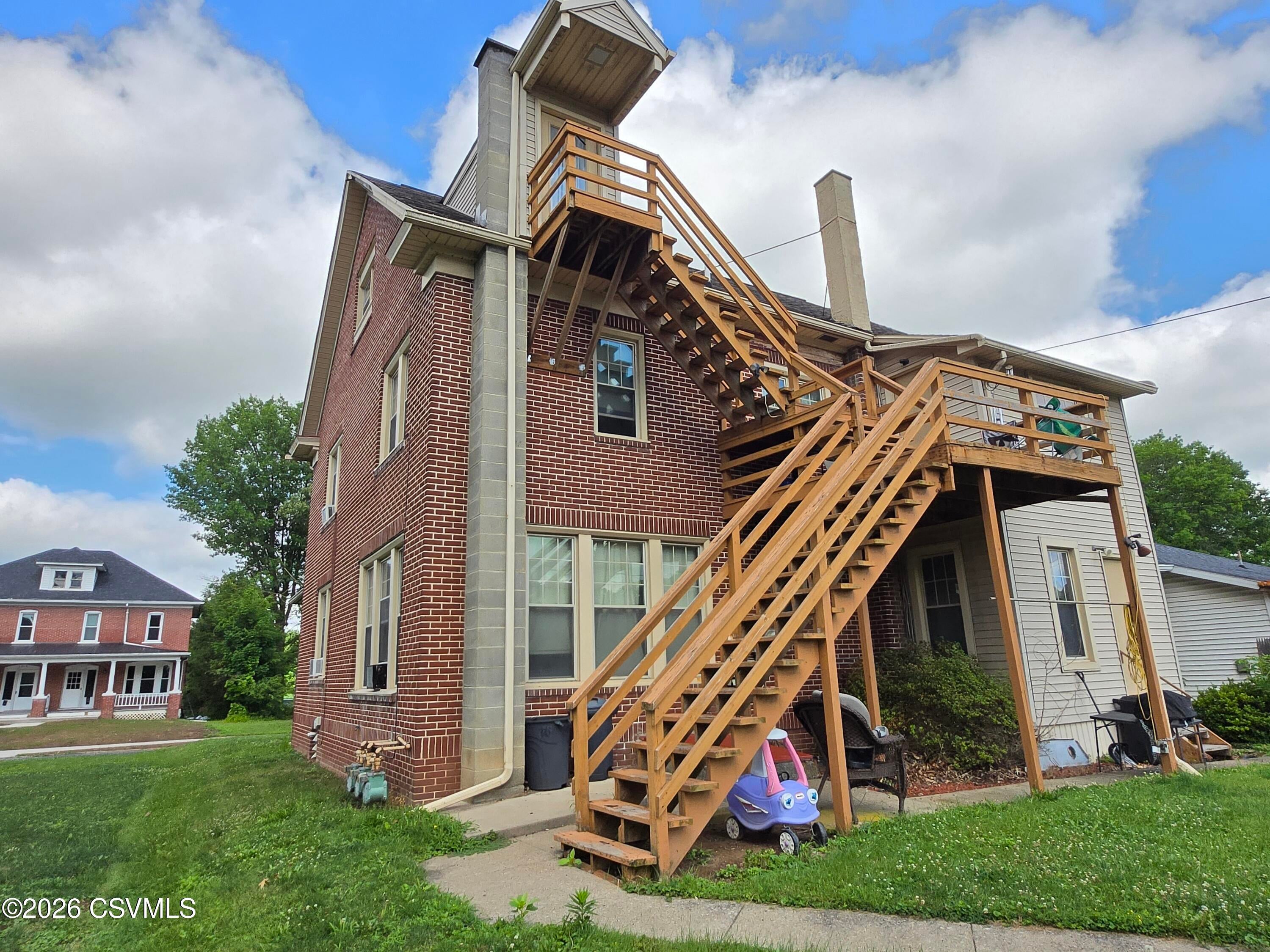 1013 N FRONT Street