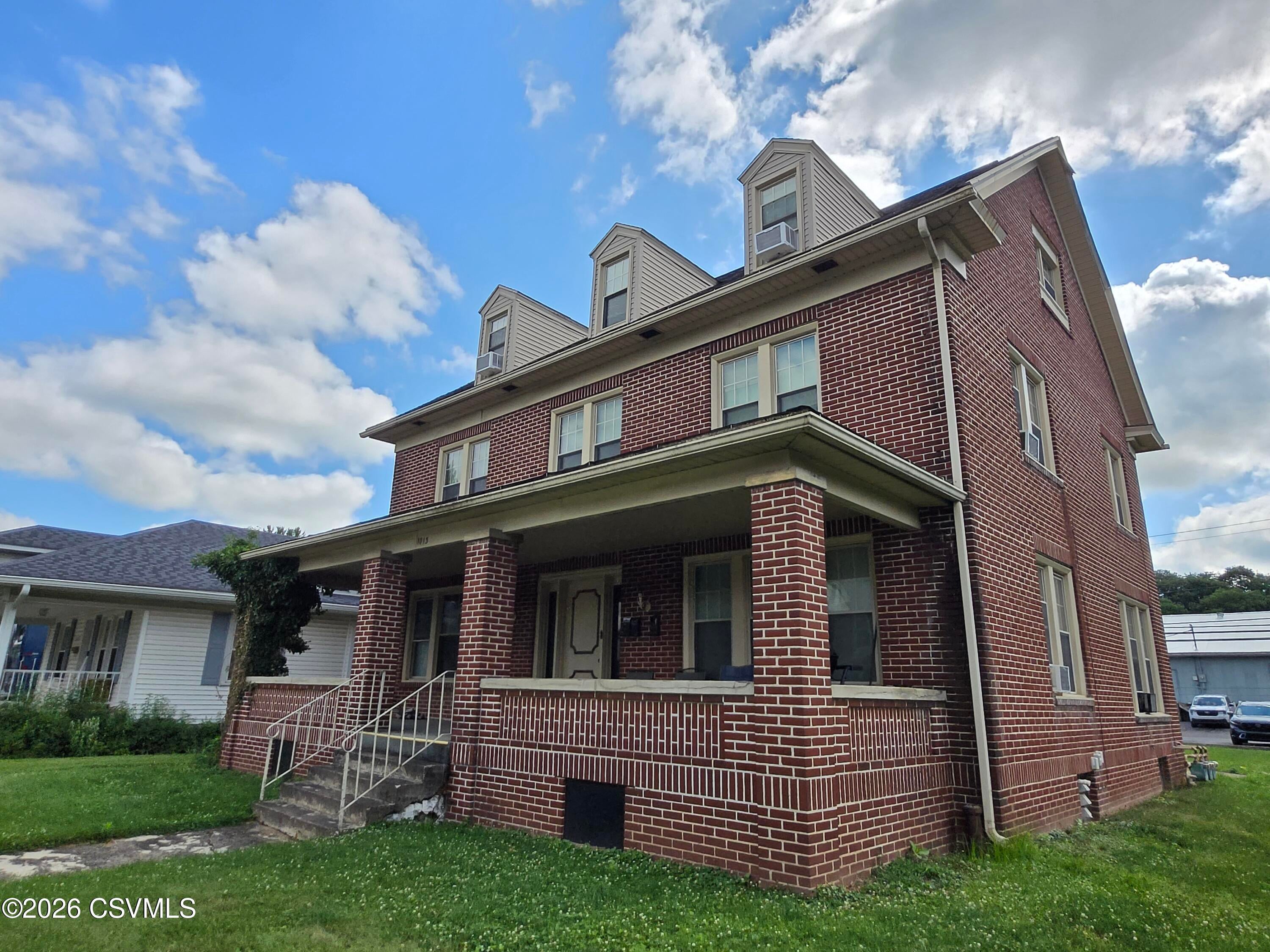 1013 N FRONT Street