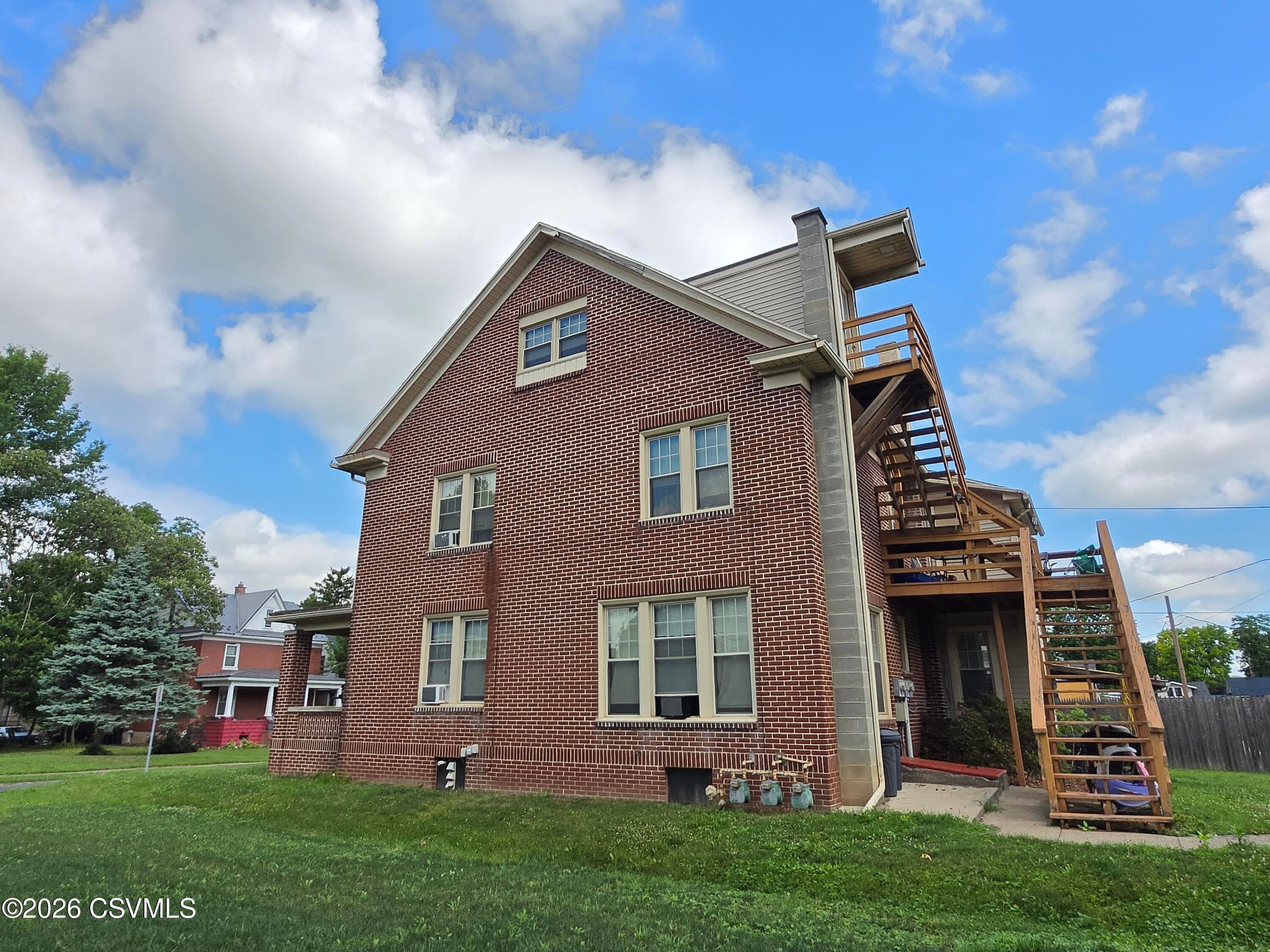 1013 N FRONT Street