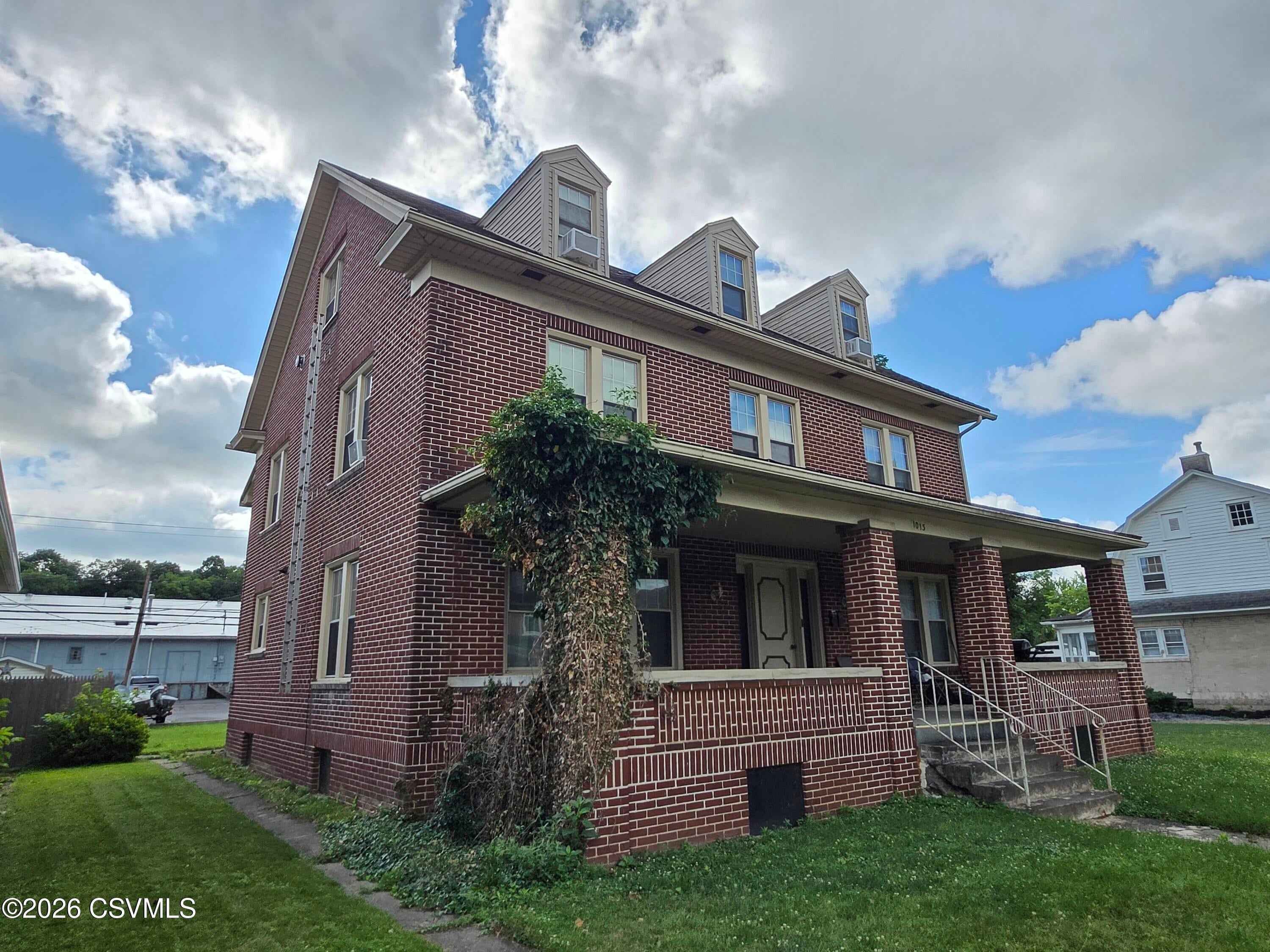 1013 N FRONT Street