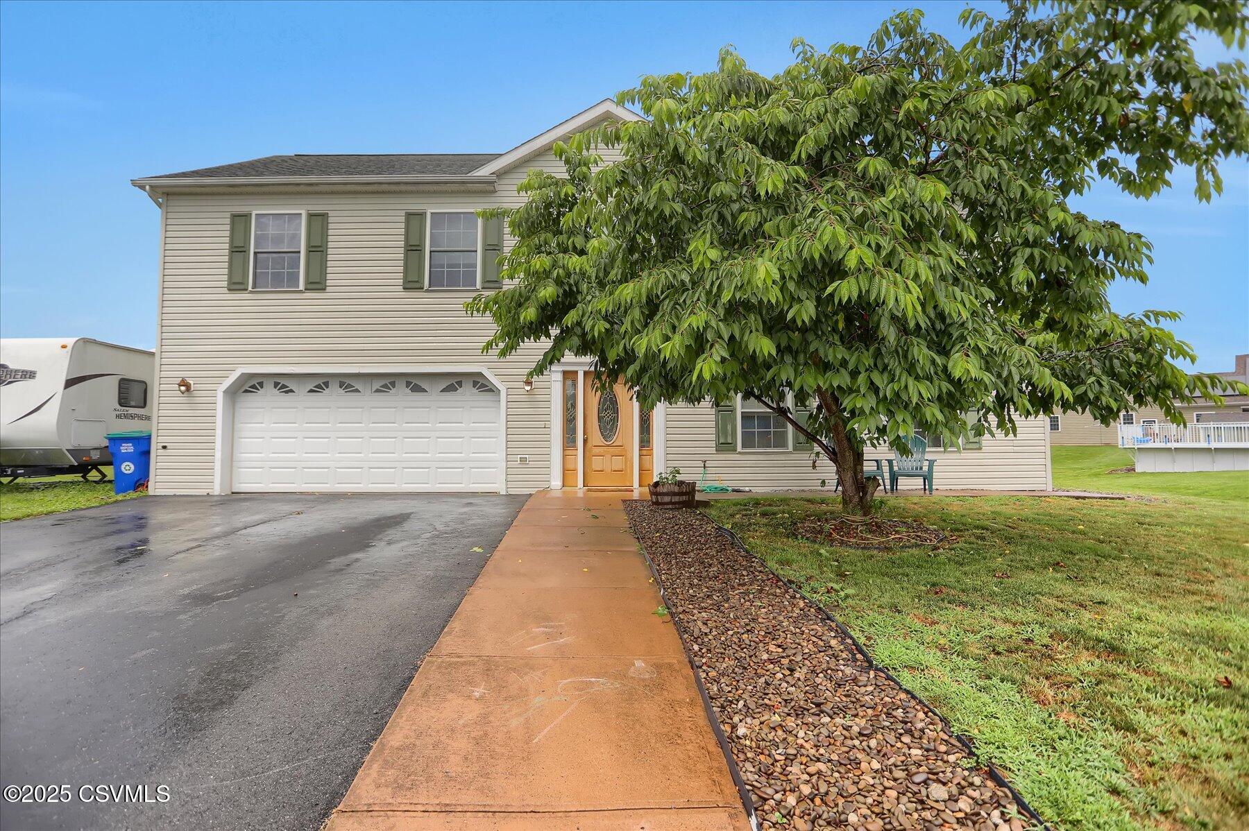 208 MEADOWLARK Lane