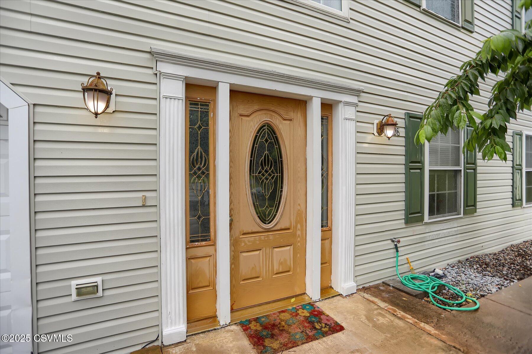 208 MEADOWLARK Lane