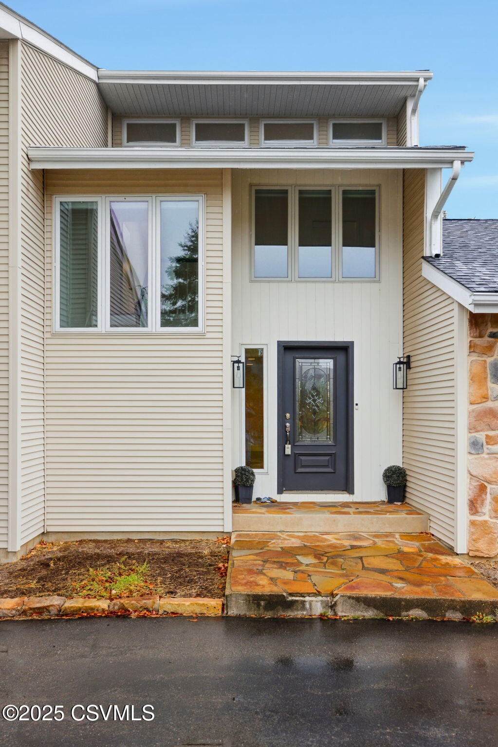 Properties 5 87 LINDSEY Avenue