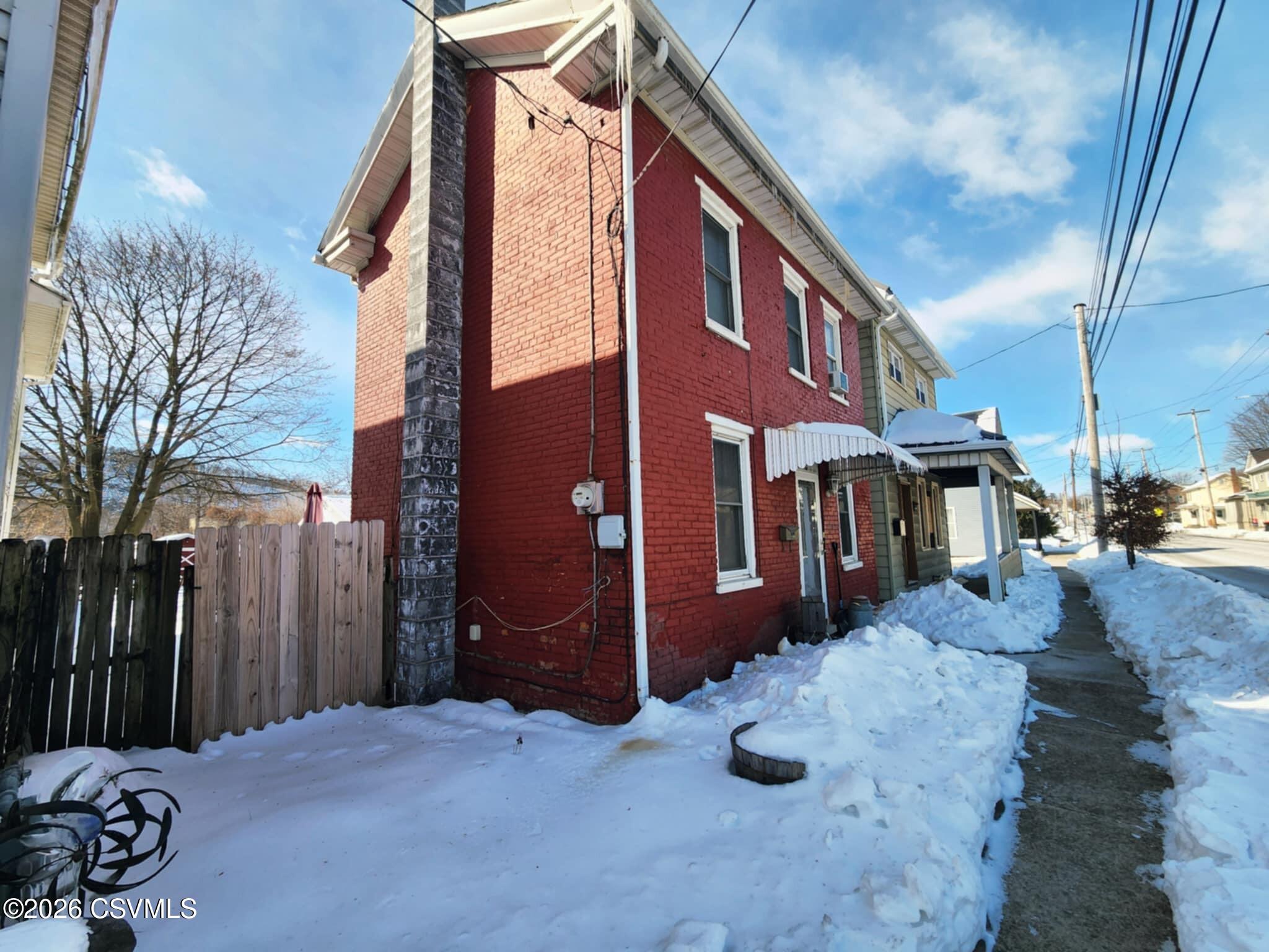 Properties 3 527 DUKE Street