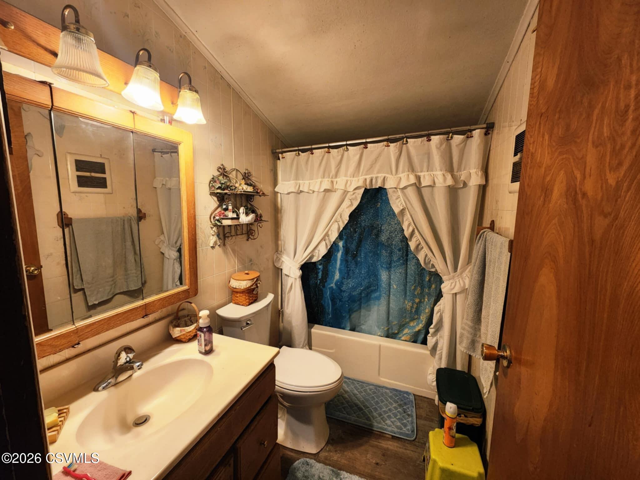 Properties 5 527 DUKE Street