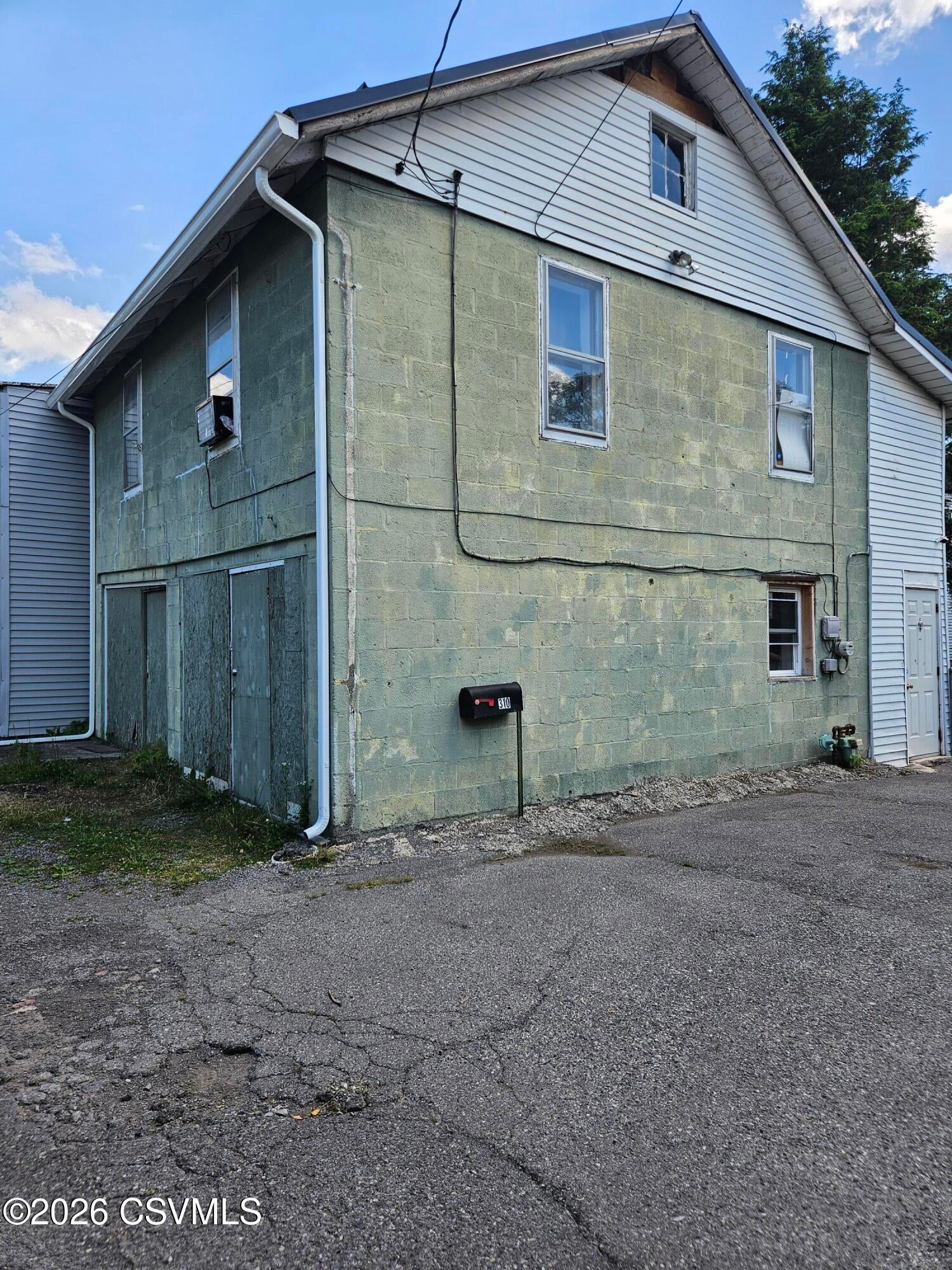 309 HEPBURN Street