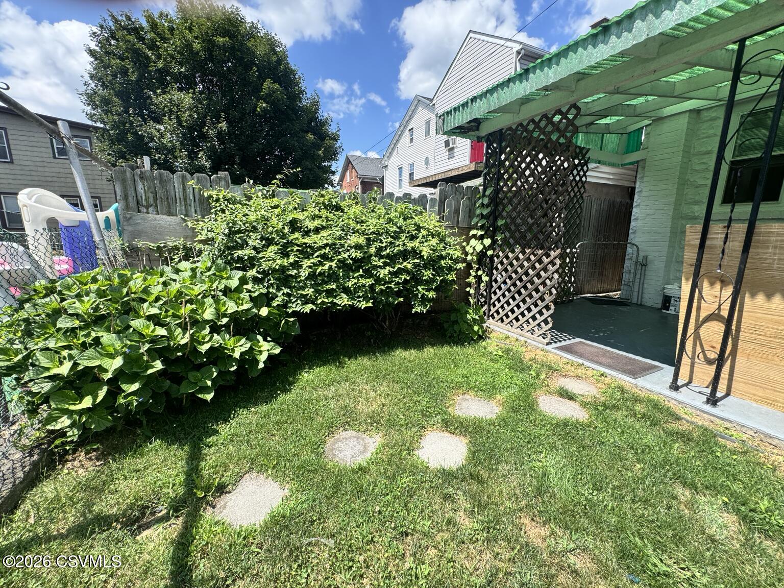 212 W SUNBURY Street